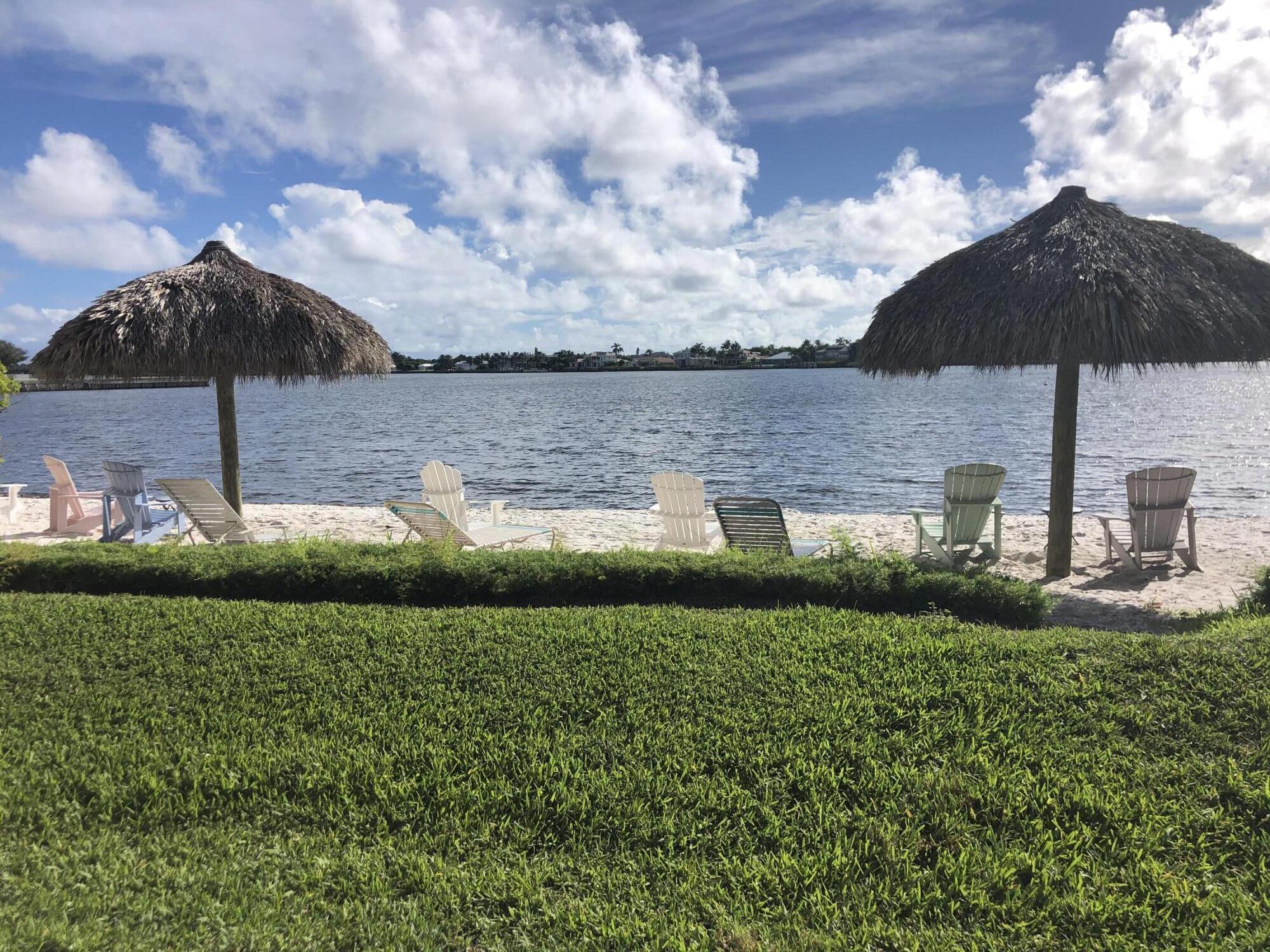 HYPOLUXOS MARINERS CAY CONDO - Residential