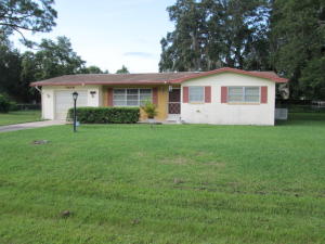 Bright & airy furnished home on parklike half acre property.  Fully fenced and private. Move in ready. Selling to liquidate estate. Perfect primary or investment home.