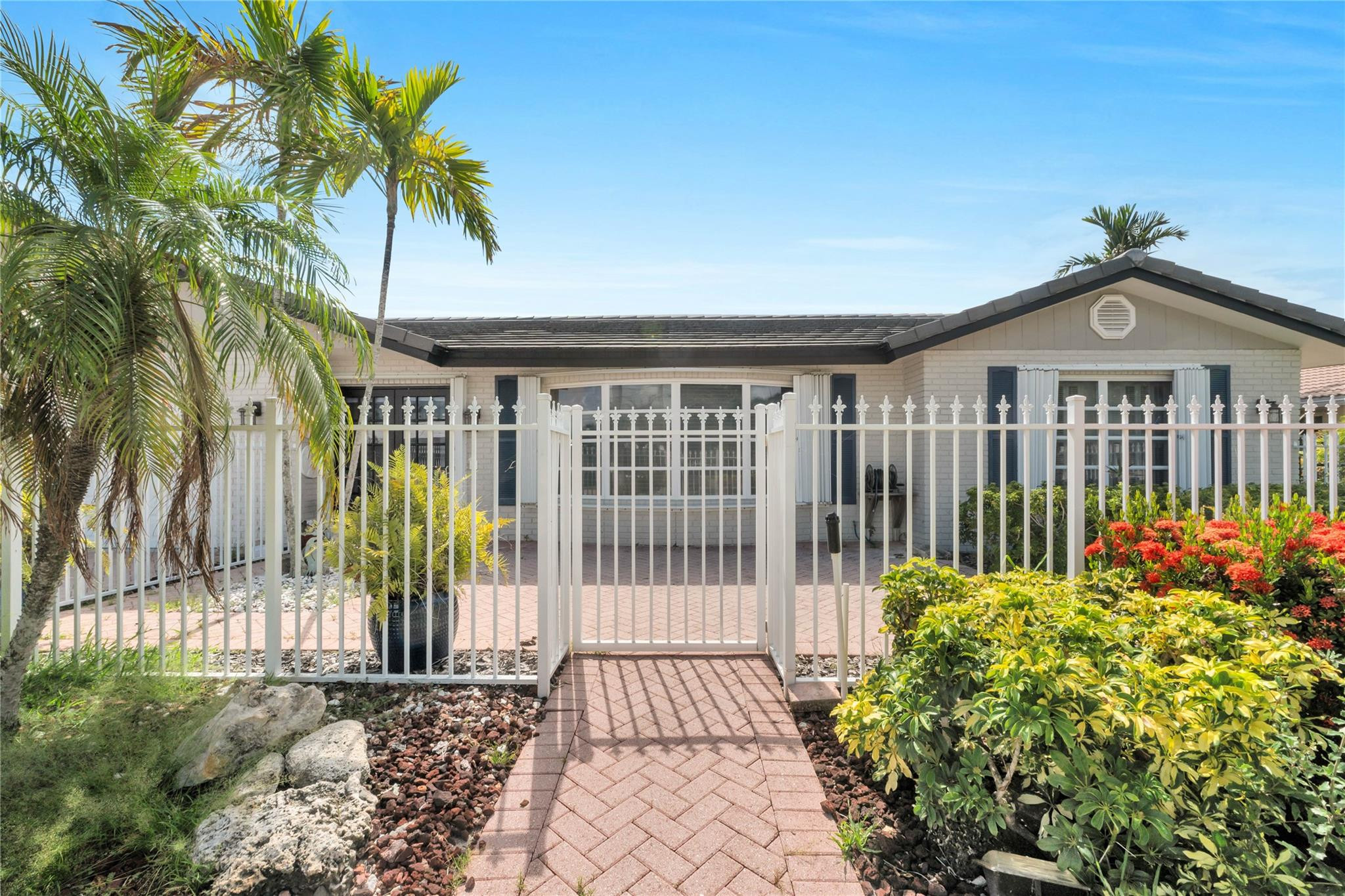 VENETIAN ISLES 2ND SEC - Residential