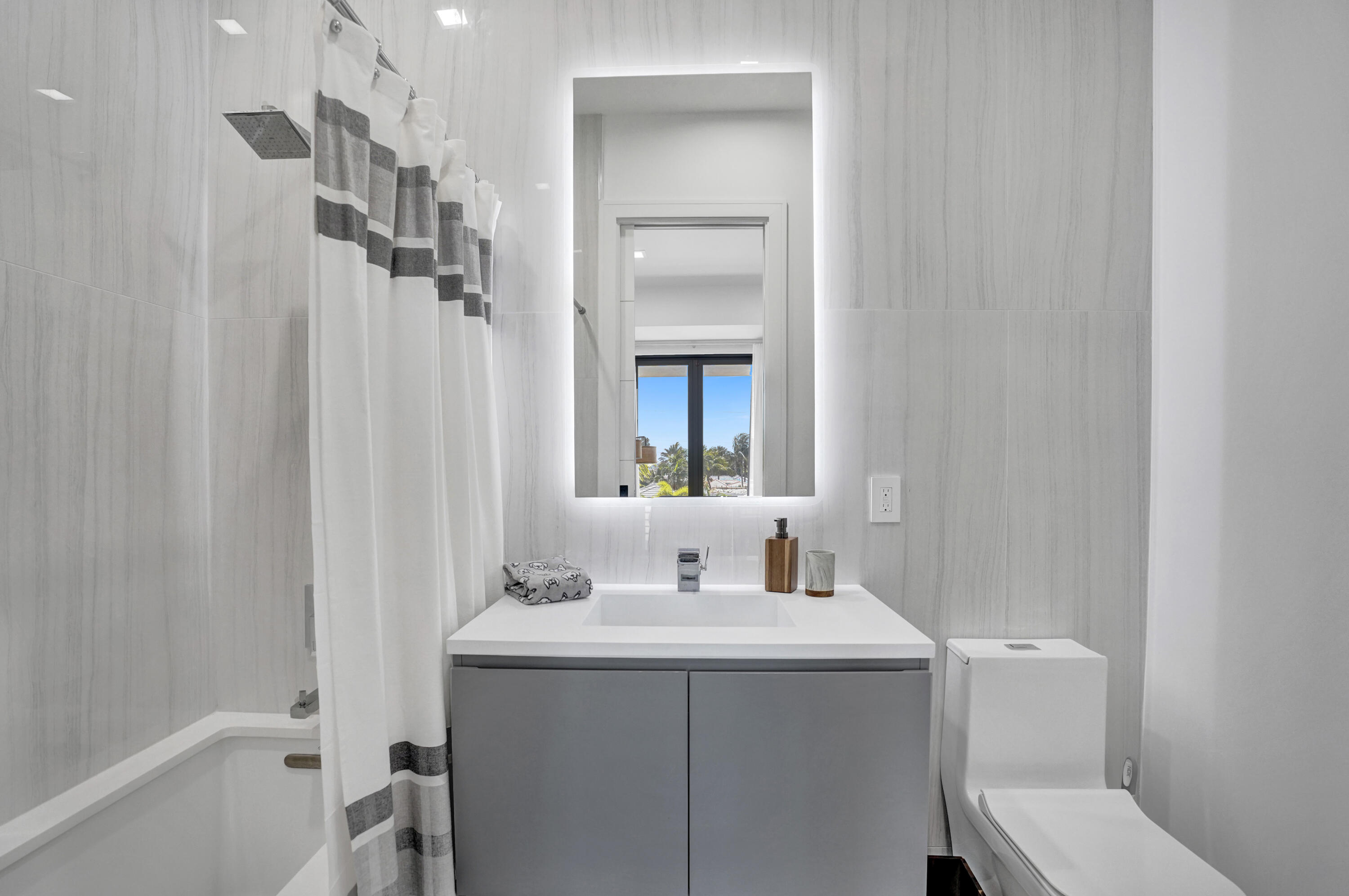 BOCA HARBOUR 5TH SEC - Residential