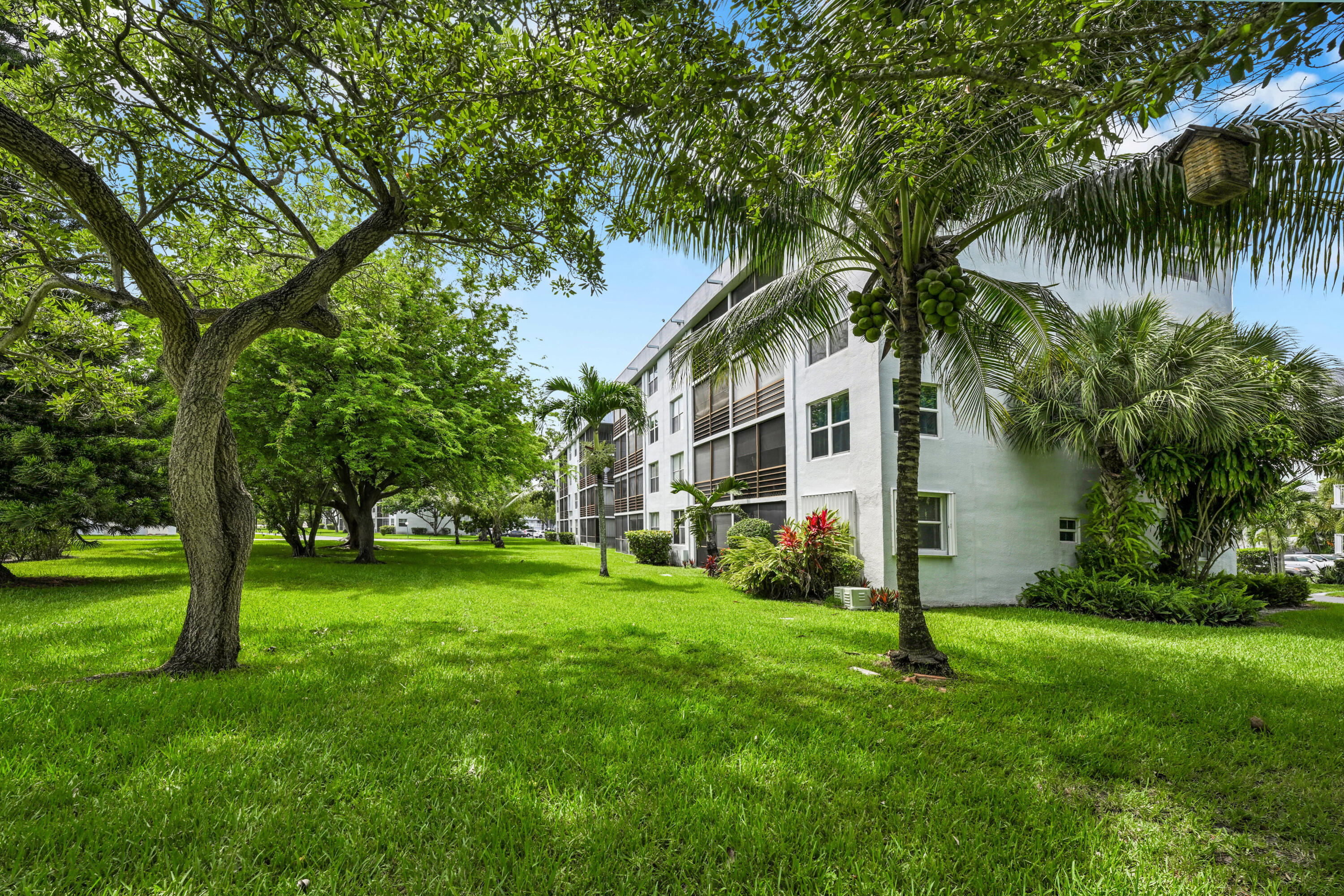 ROYAL PARK CONDO - Residential
