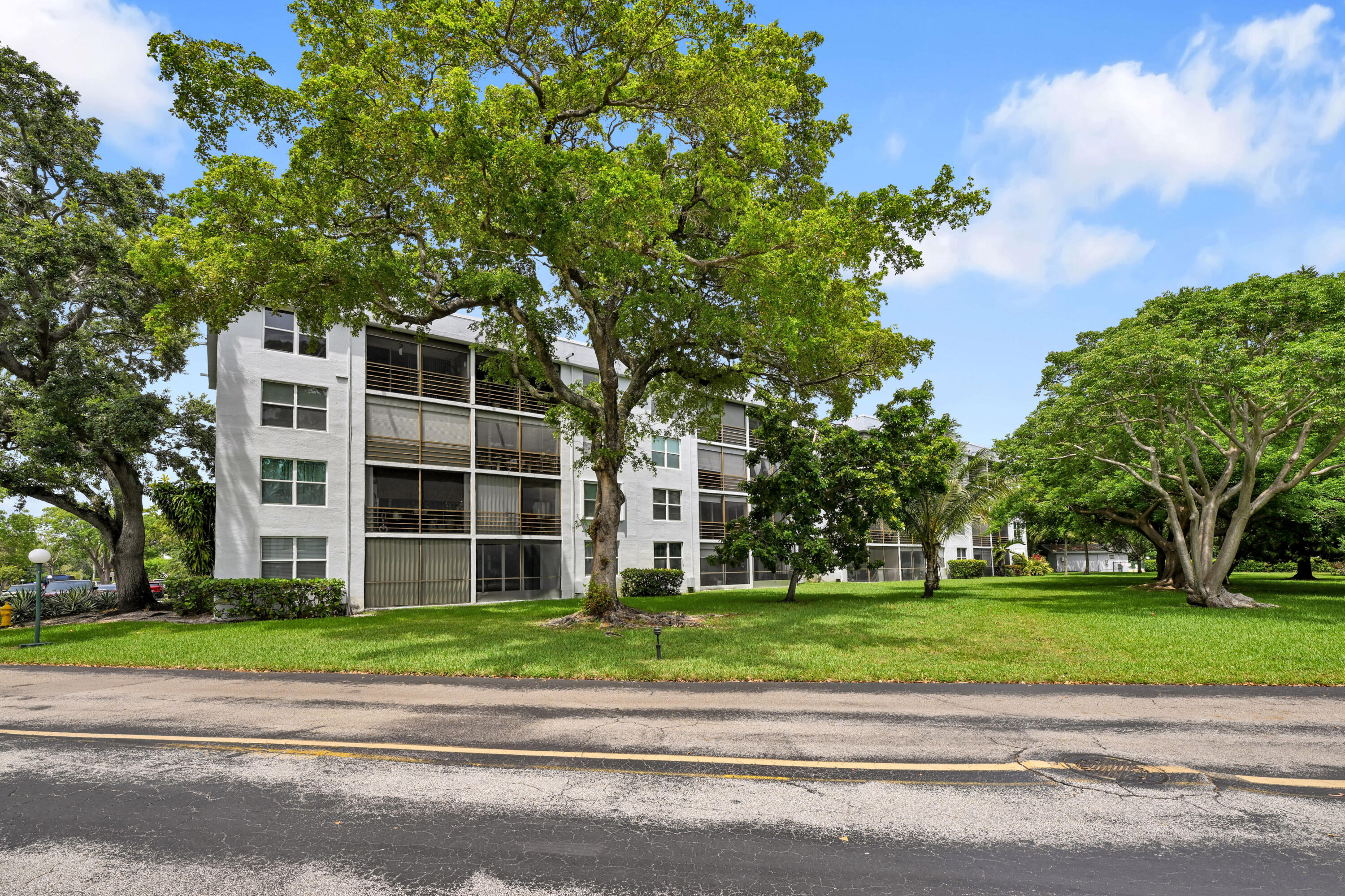 ROYAL PARK CONDO - Residential
