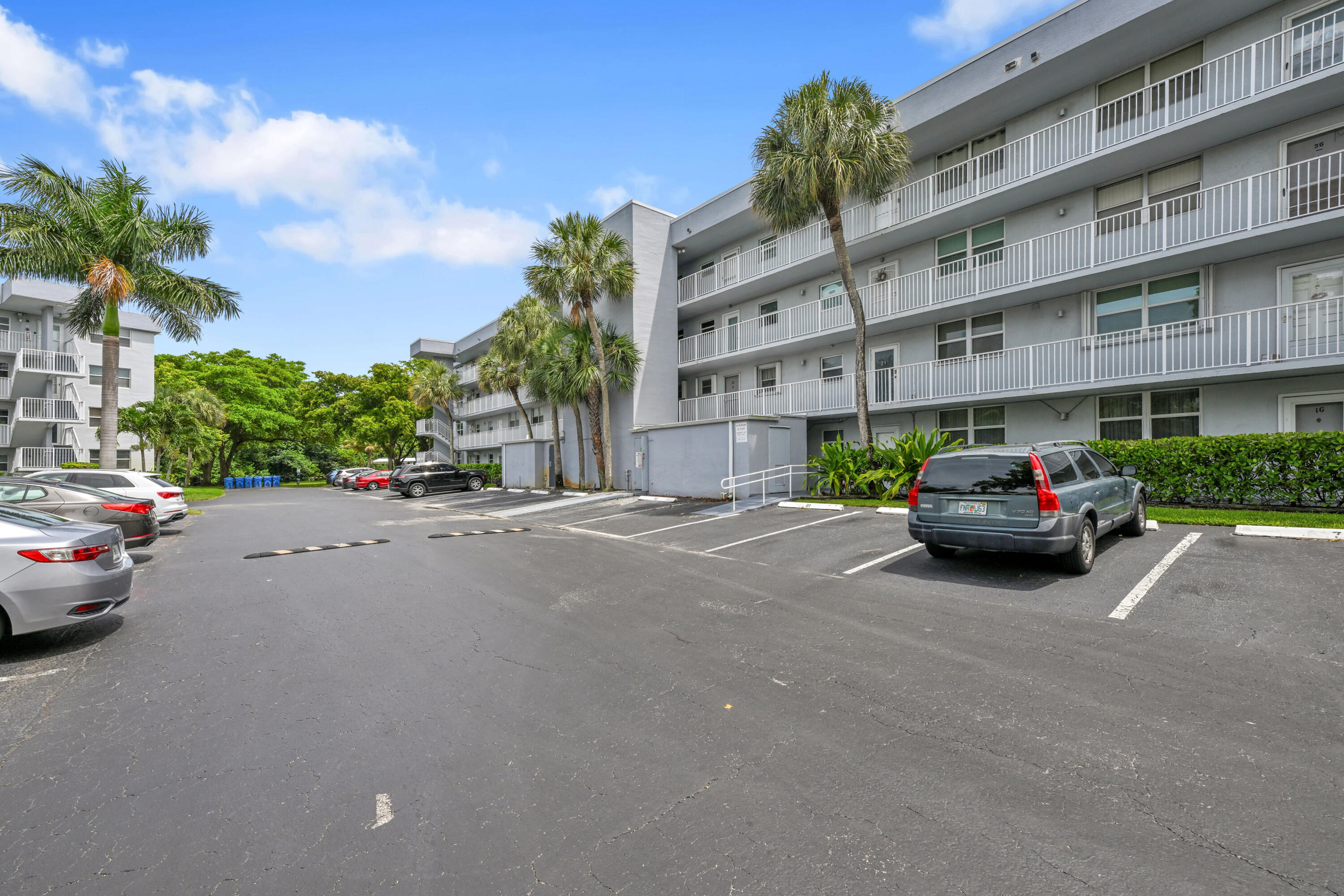 ROYAL PARK CONDO - Residential