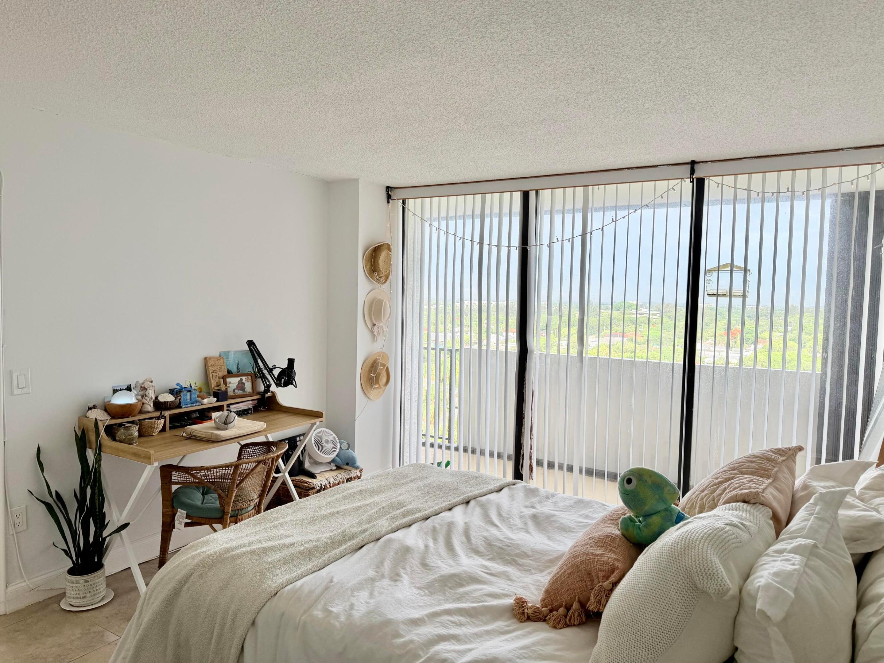 PALM BEACH HOUSE CONDO - Residential Lease
