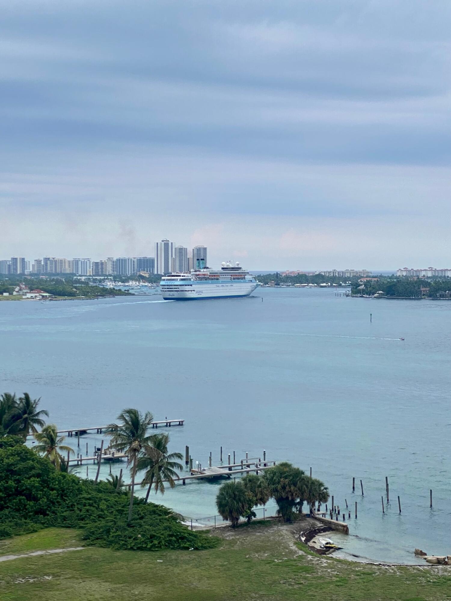 PALM BEACH HOUSE CONDO - Residential Lease