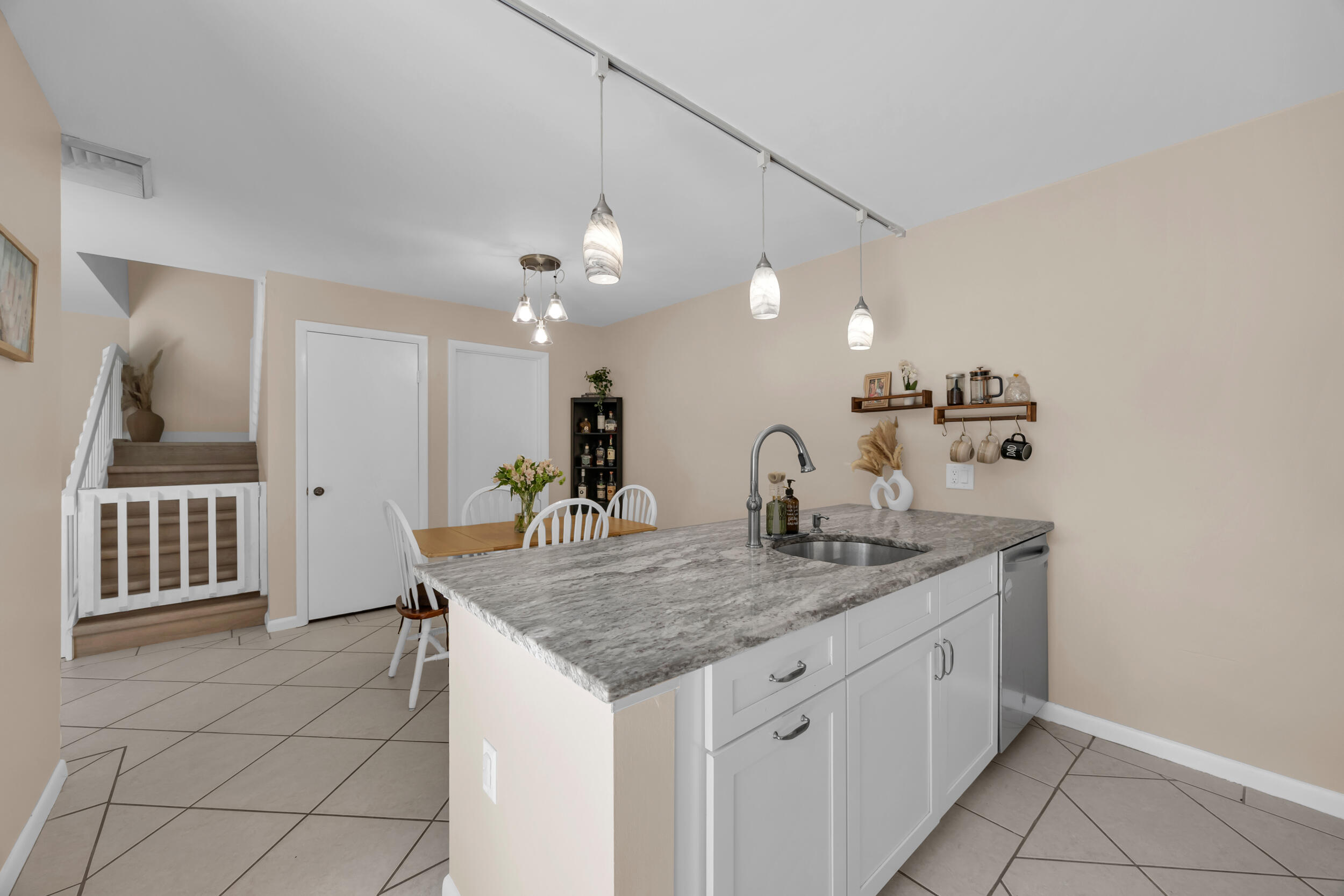 VILLAGE OF SANDALWOOD LAKES SOUTH - Residential