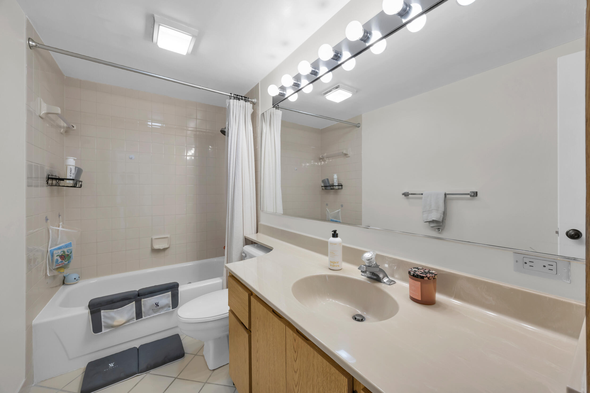 VILLAGE OF SANDALWOOD LAKES SOUTH - Residential