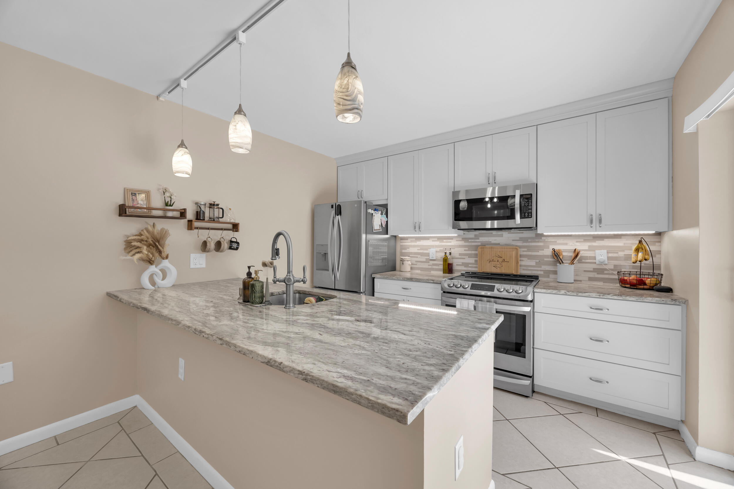 VILLAGE OF SANDALWOOD LAKES SOUTH - Residential