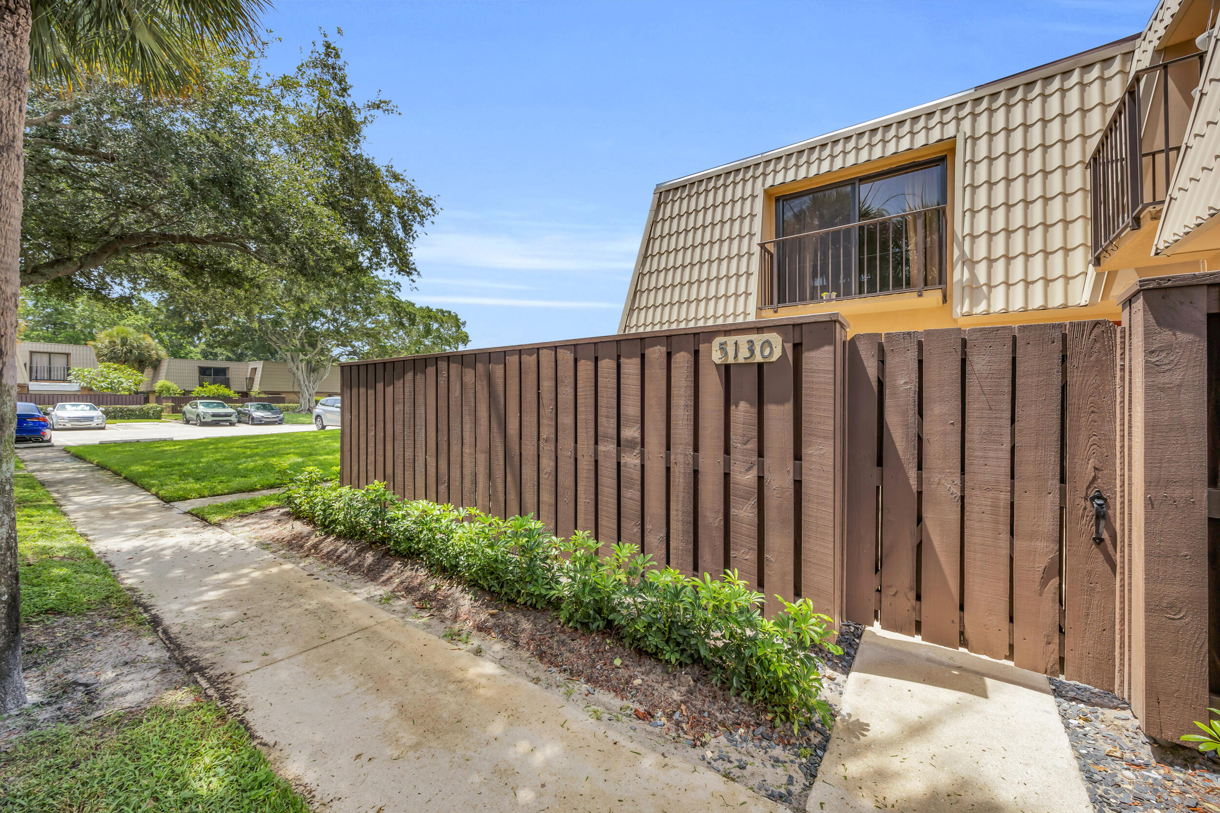 VILLAGE OF SANDALWOOD LAKES SOUTH - Residential