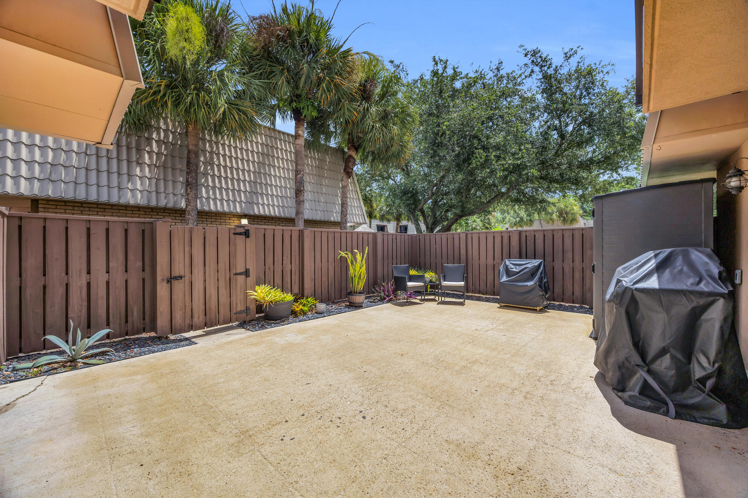 VILLAGE OF SANDALWOOD LAKES SOUTH - Residential