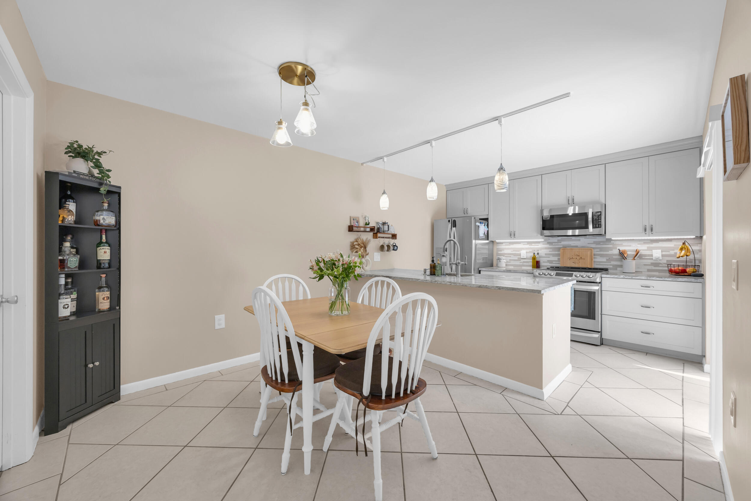VILLAGE OF SANDALWOOD LAKES SOUTH - Residential
