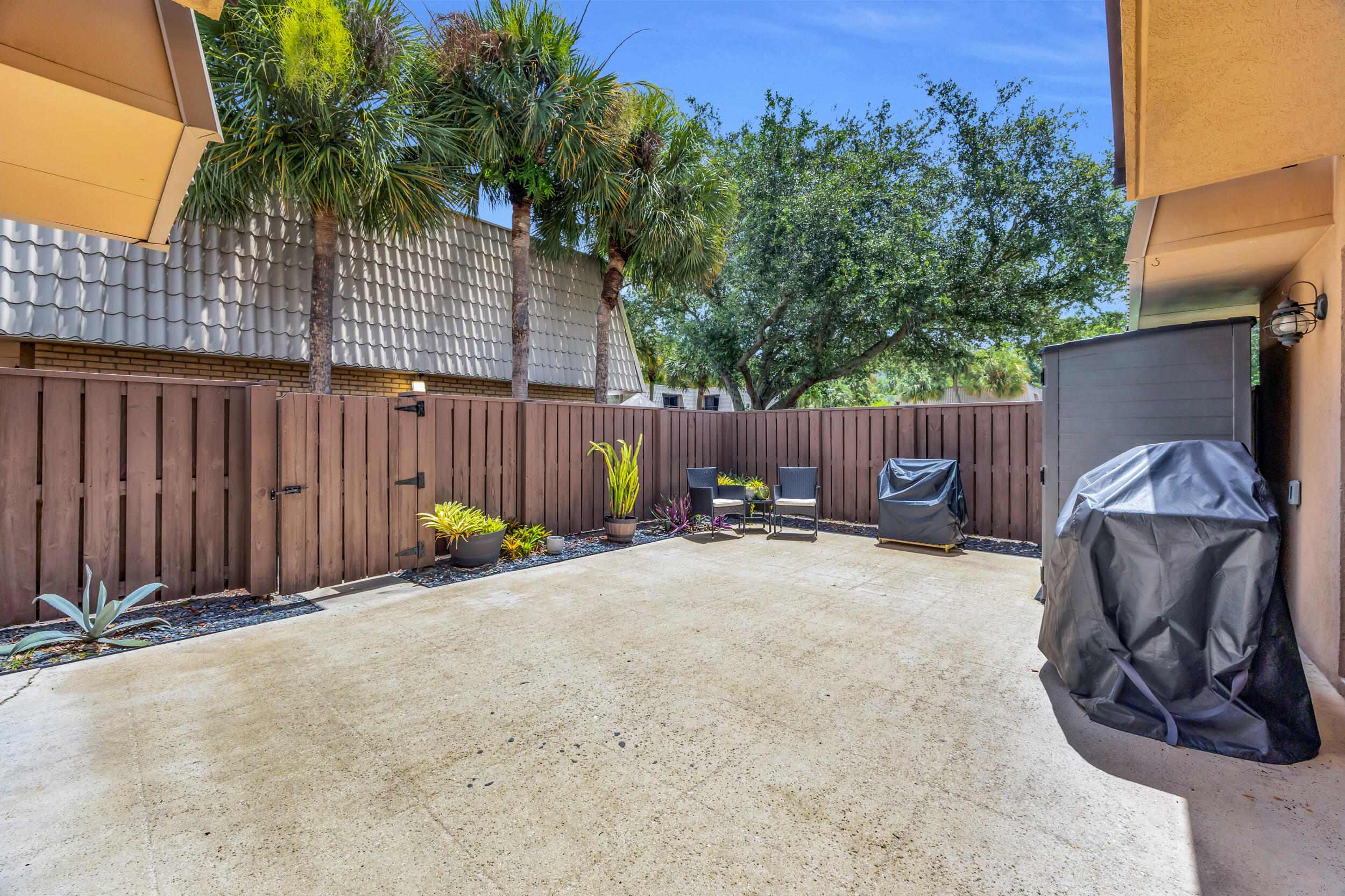 VILLAGE OF SANDALWOOD LAKES SOUTH - Residential
