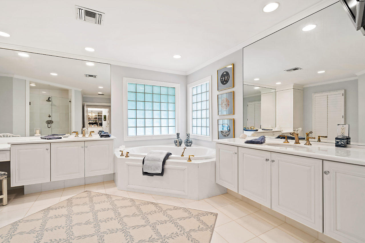 ROYAL PALM YACHT & COUNTRY CLUB - Residential