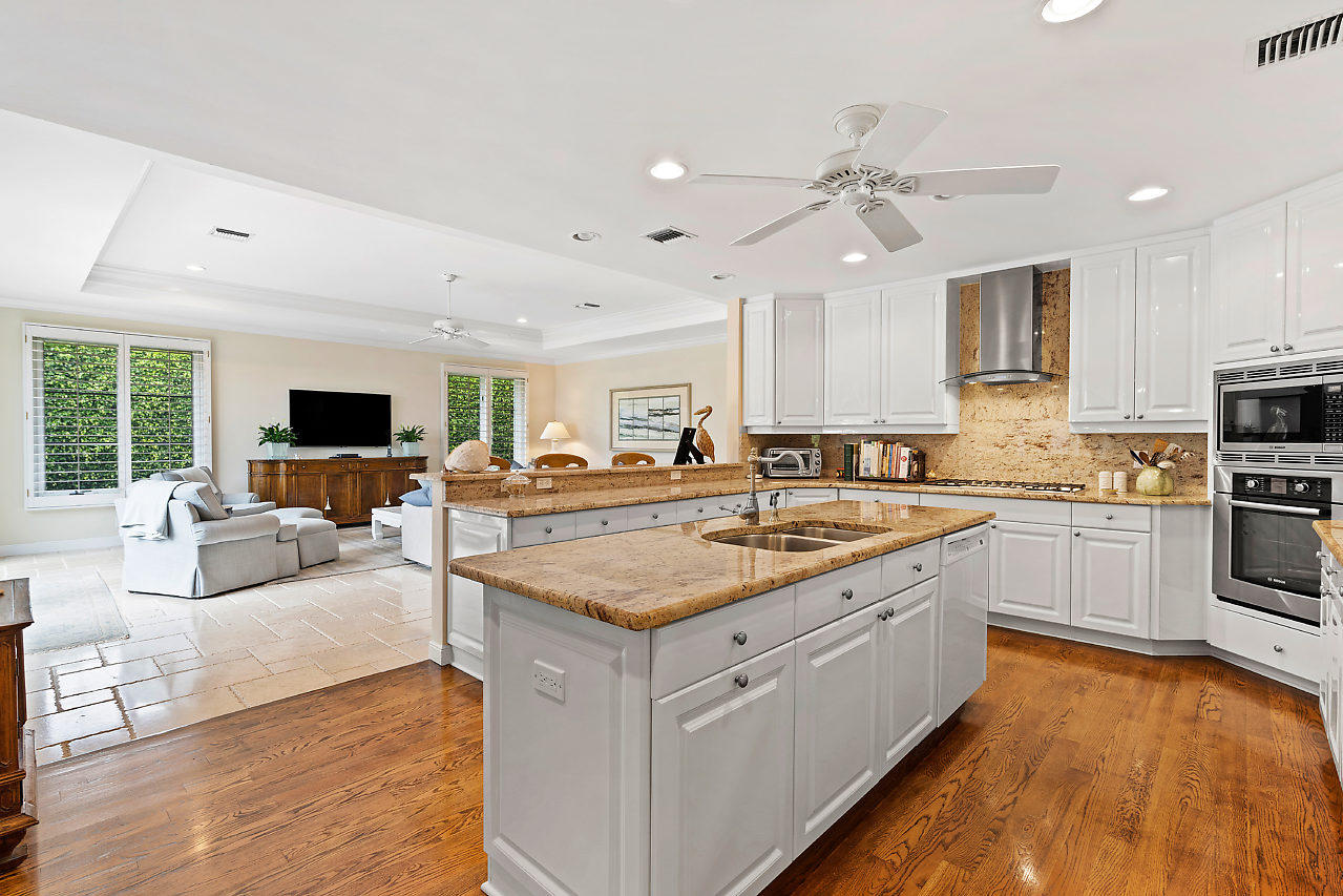 ROYAL PALM YACHT & COUNTRY CLUB - Residential