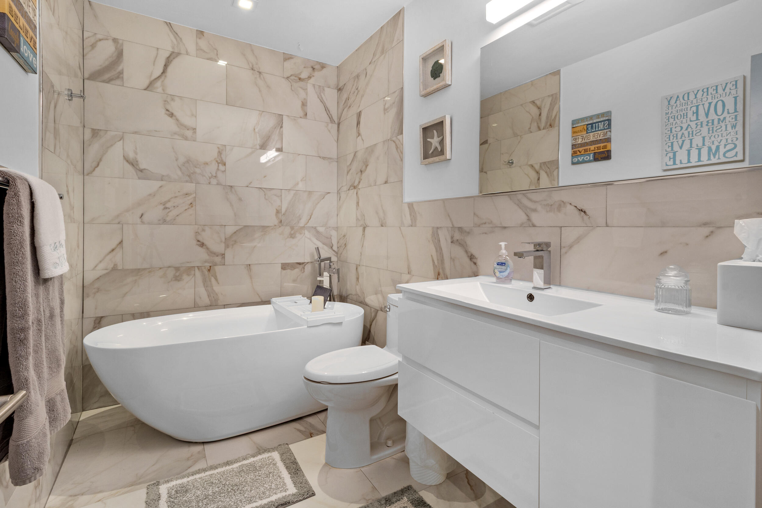LAS OLAS BY THE SEA EXT - Residential