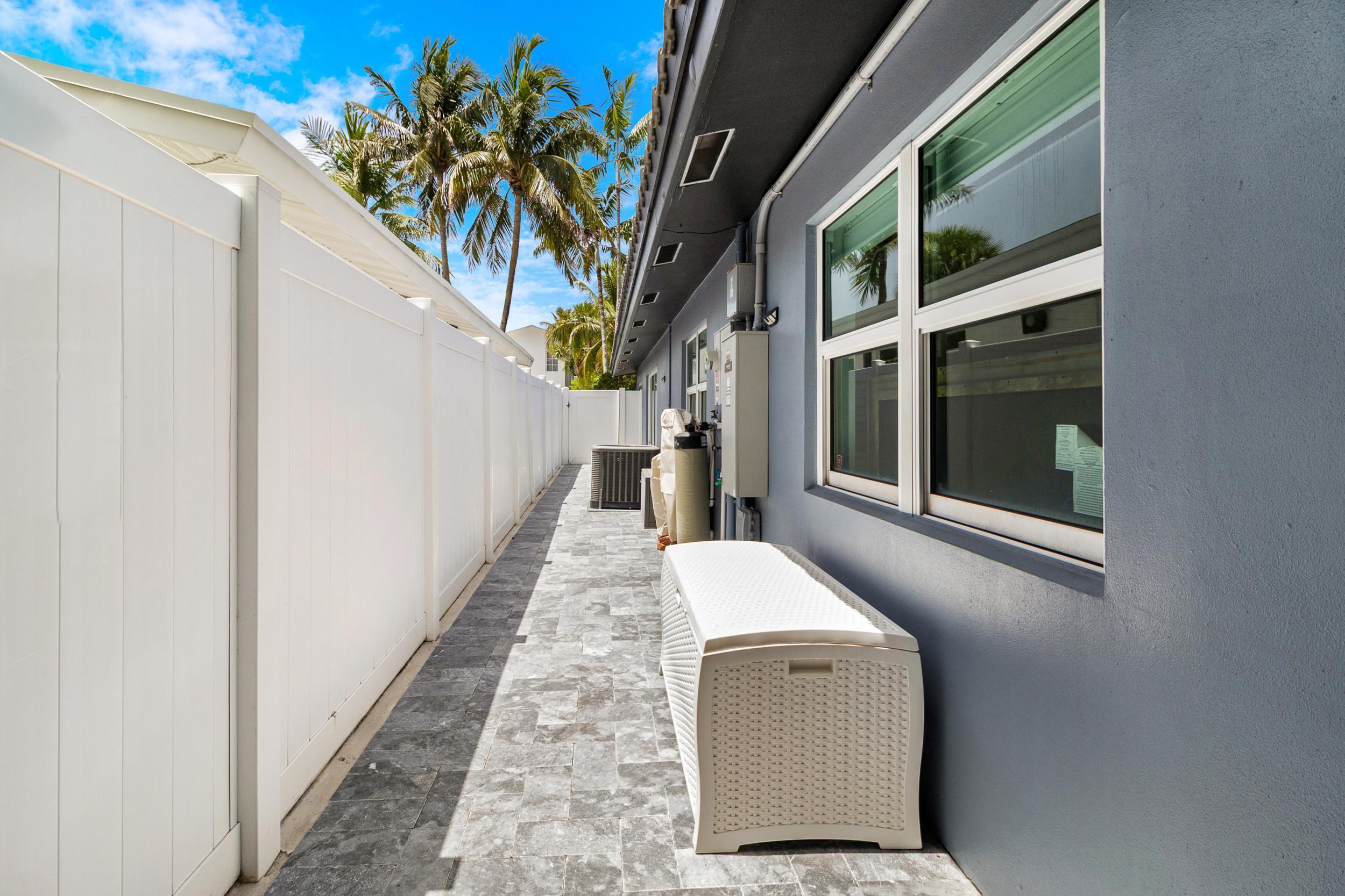 LAS OLAS BY THE SEA EXT - Residential