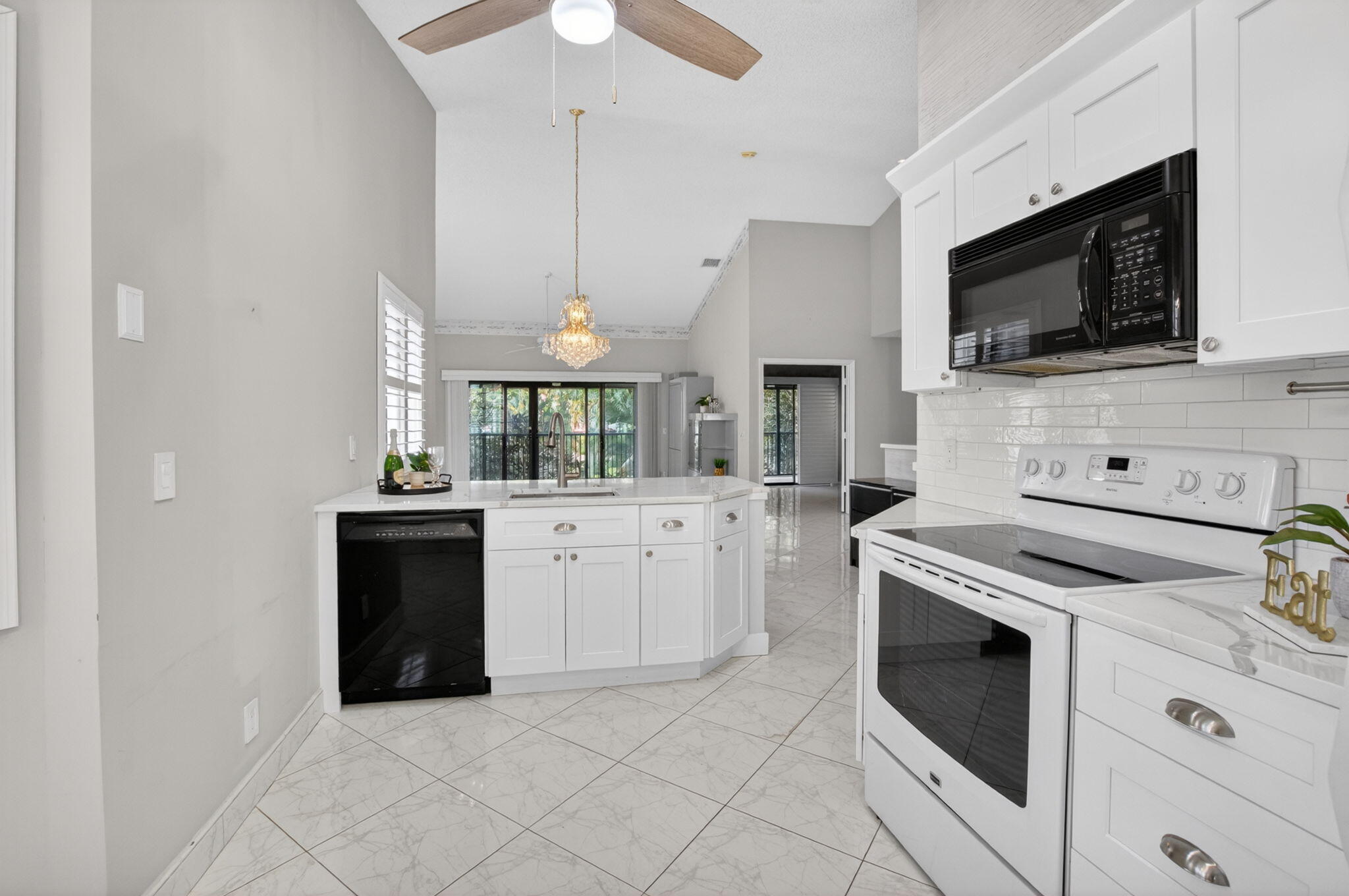 LEXINGTON CLUB VILLAS CONDO - Residential