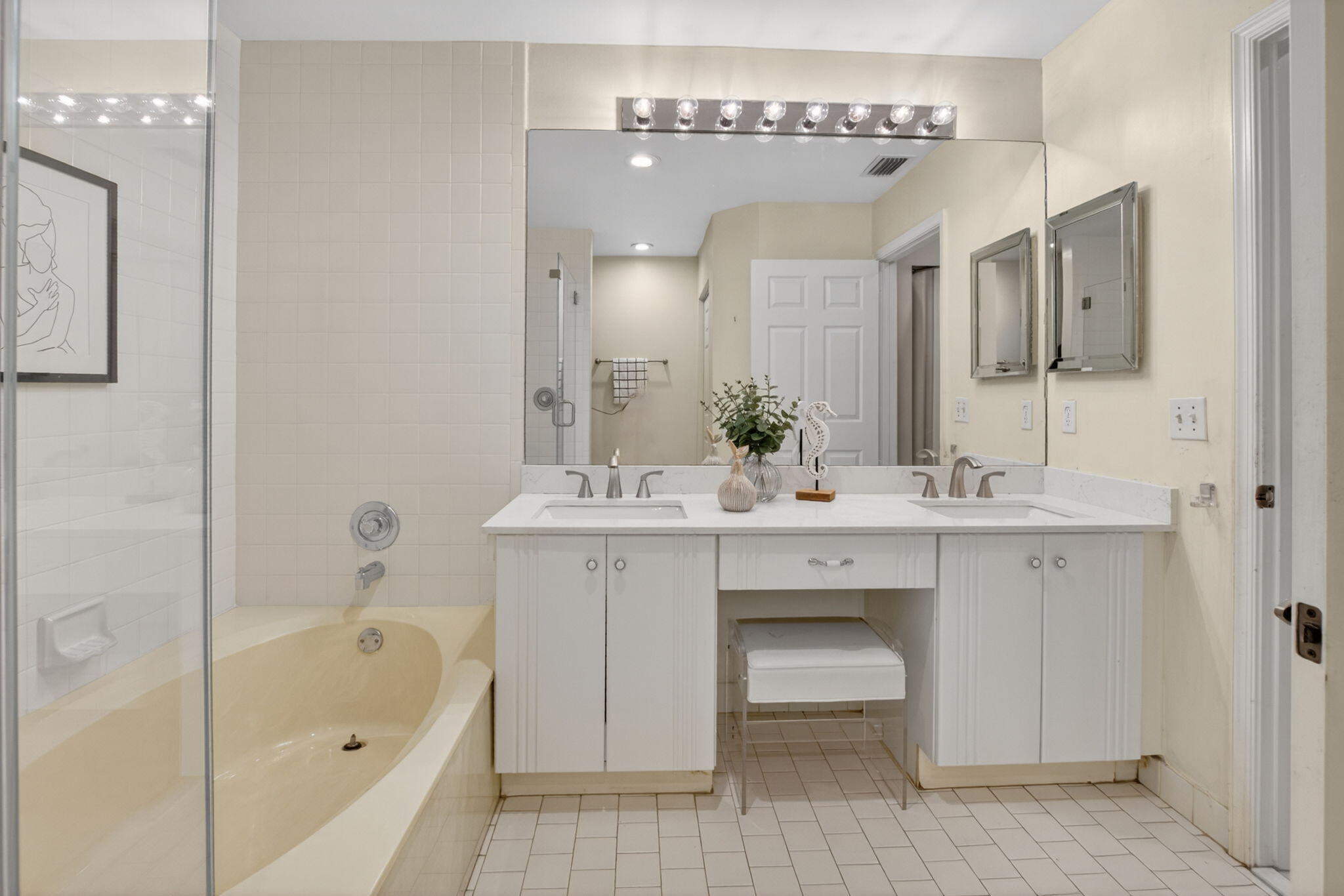 LEXINGTON CLUB VILLAS CONDO - Residential