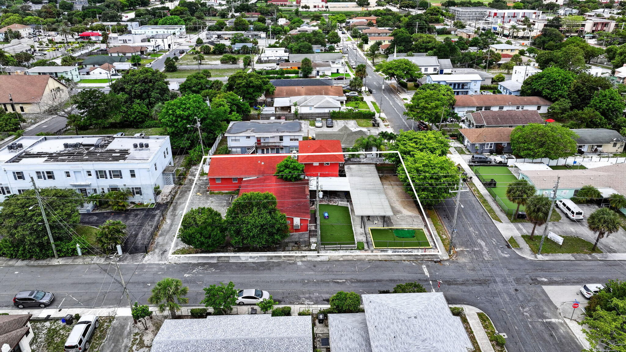 Main image without alt text