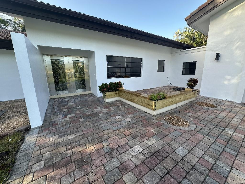 Dixons 94-32 B - Residential