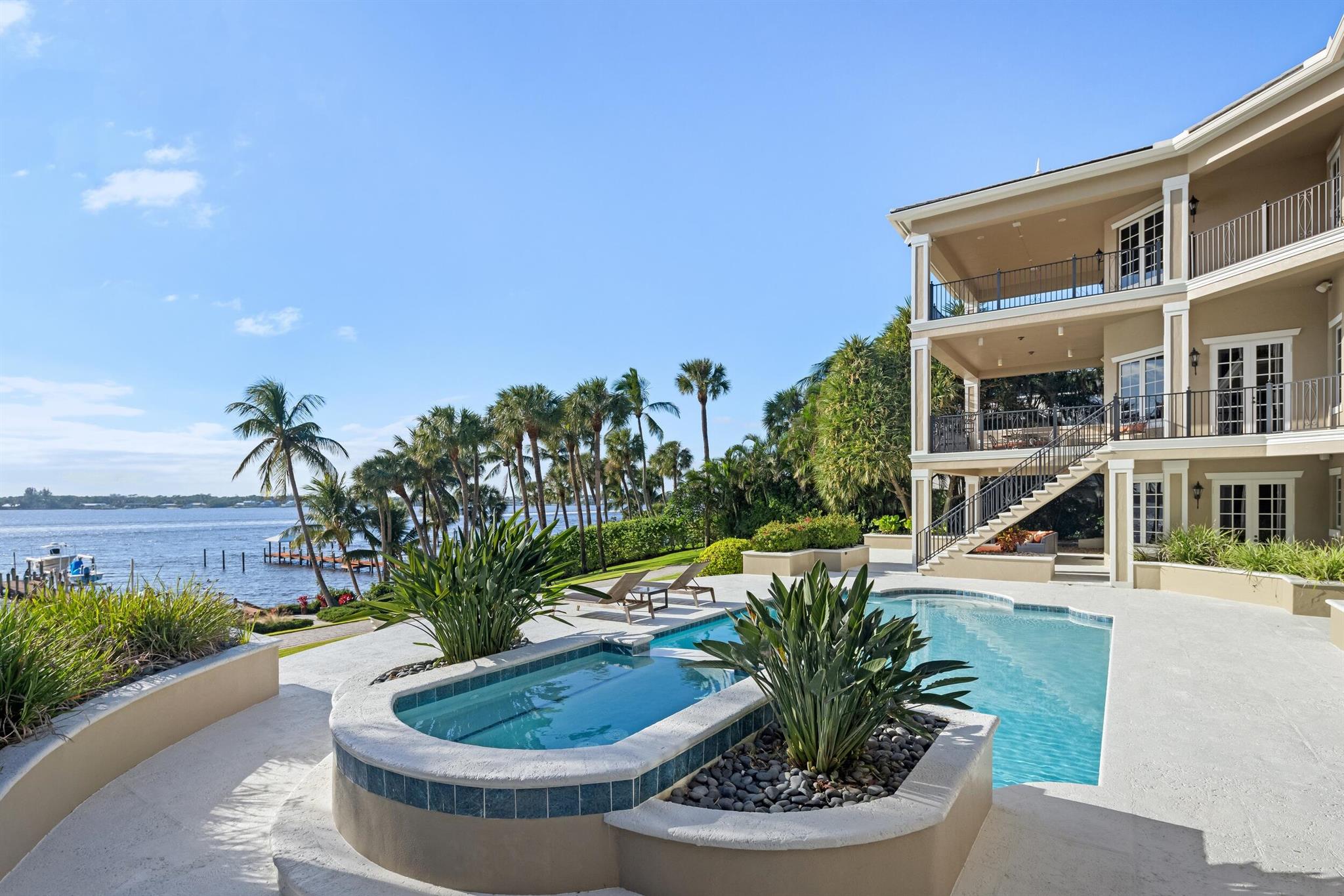 LUCINDIA - Residential