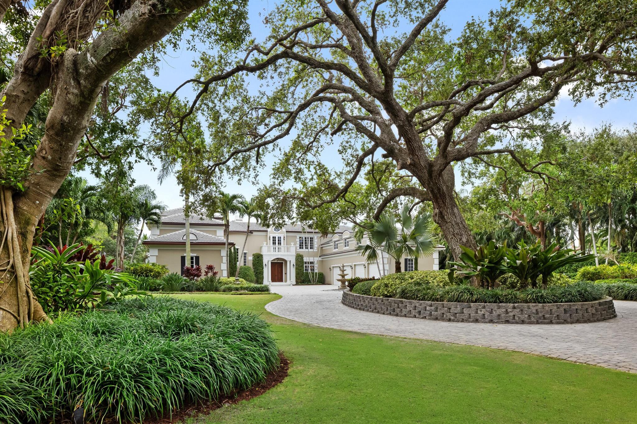 LUCINDIA - Residential