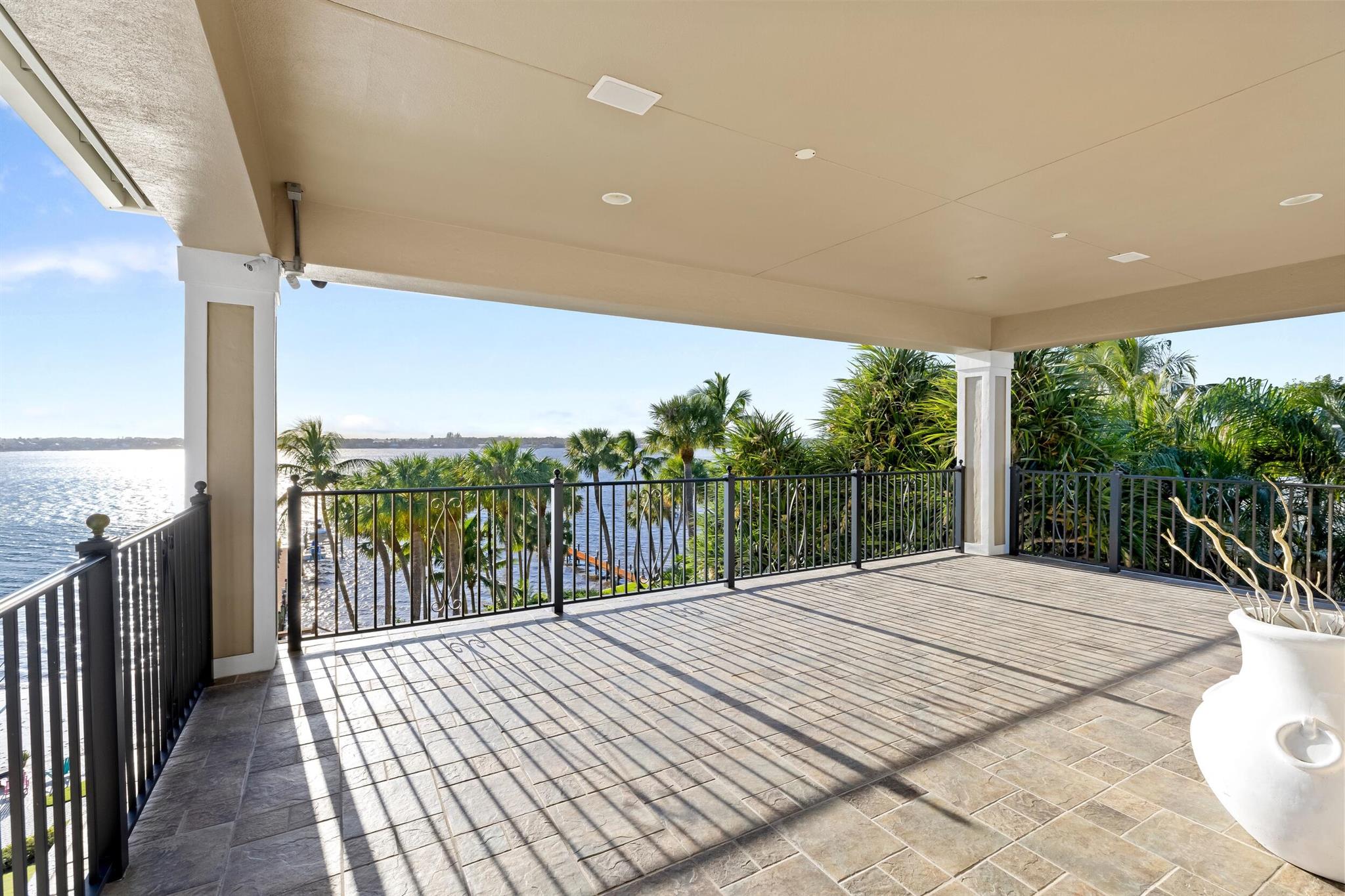 LUCINDIA - Residential