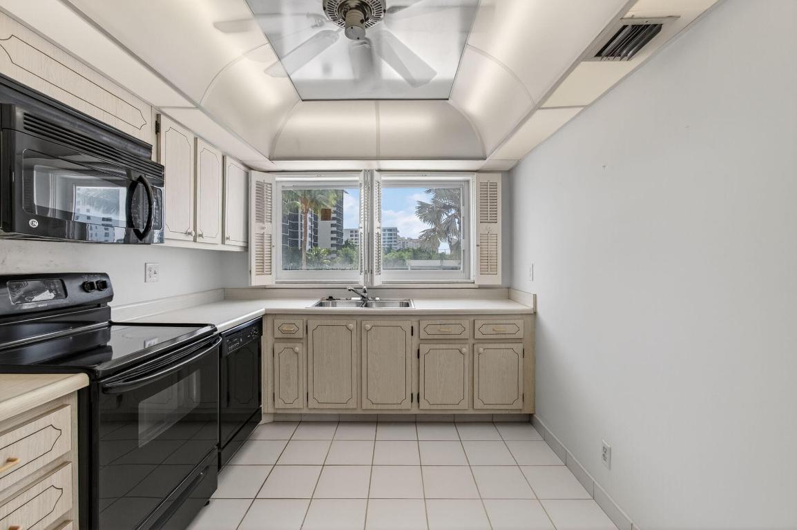SEAGATE OF HIGHLAND CONDO - Residential