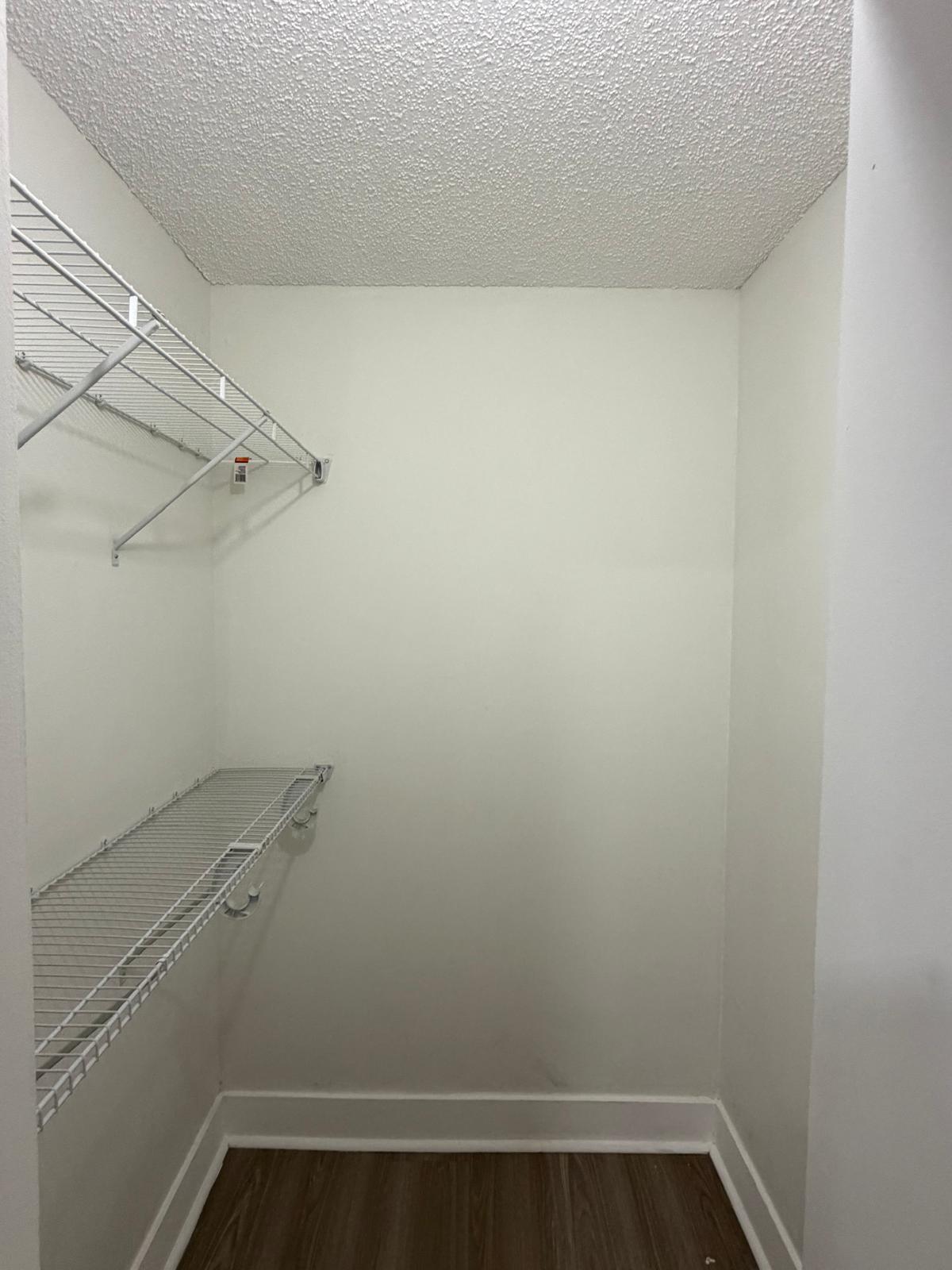 APPLEGREEN CONDO APTS 4 - Residential