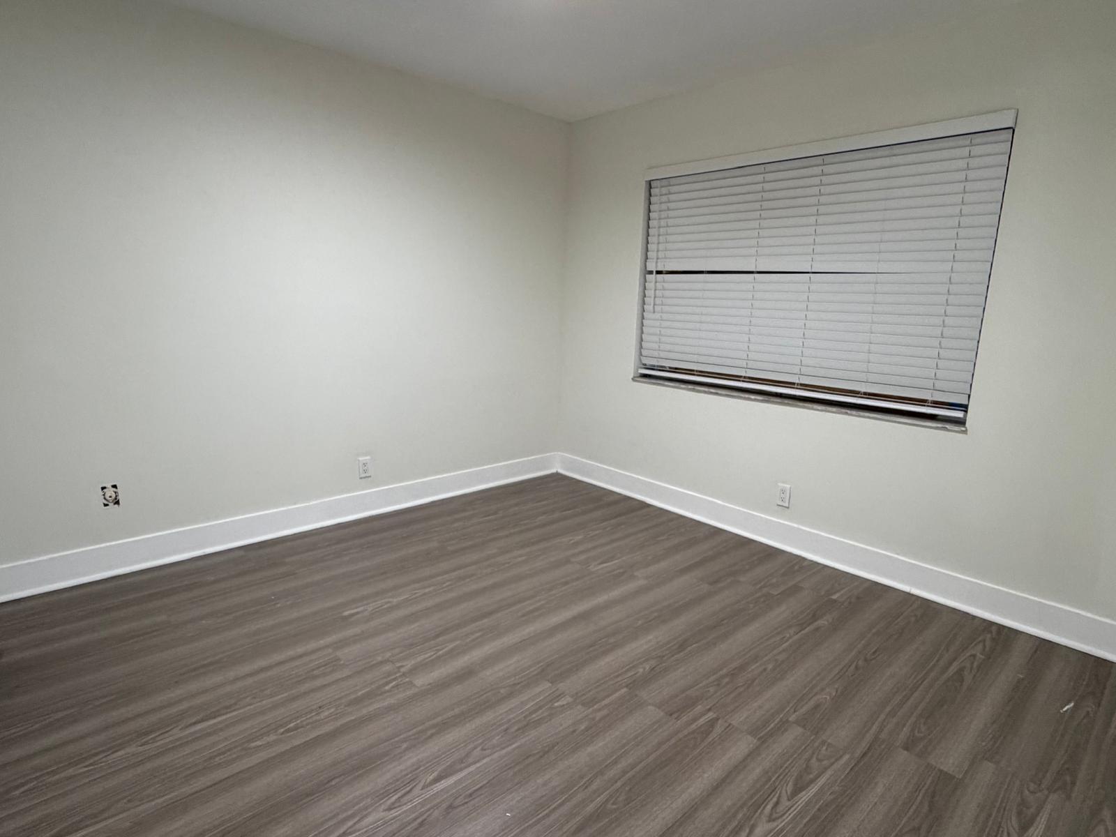 APPLEGREEN CONDO APTS 4 - Residential