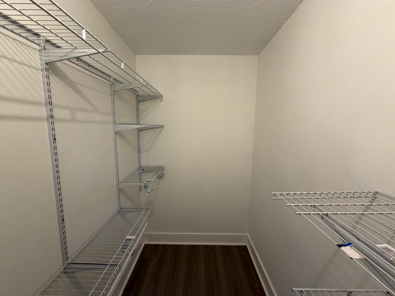 APPLEGREEN CONDO APTS 4 - Residential