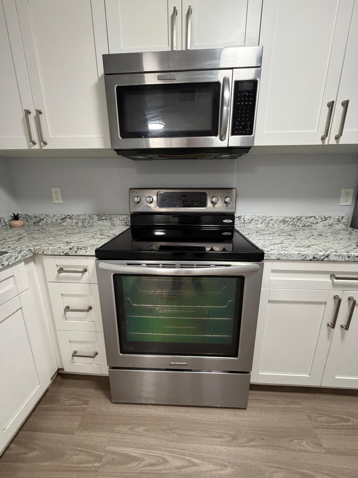 APPLEGREEN CONDO APTS 4 - Residential