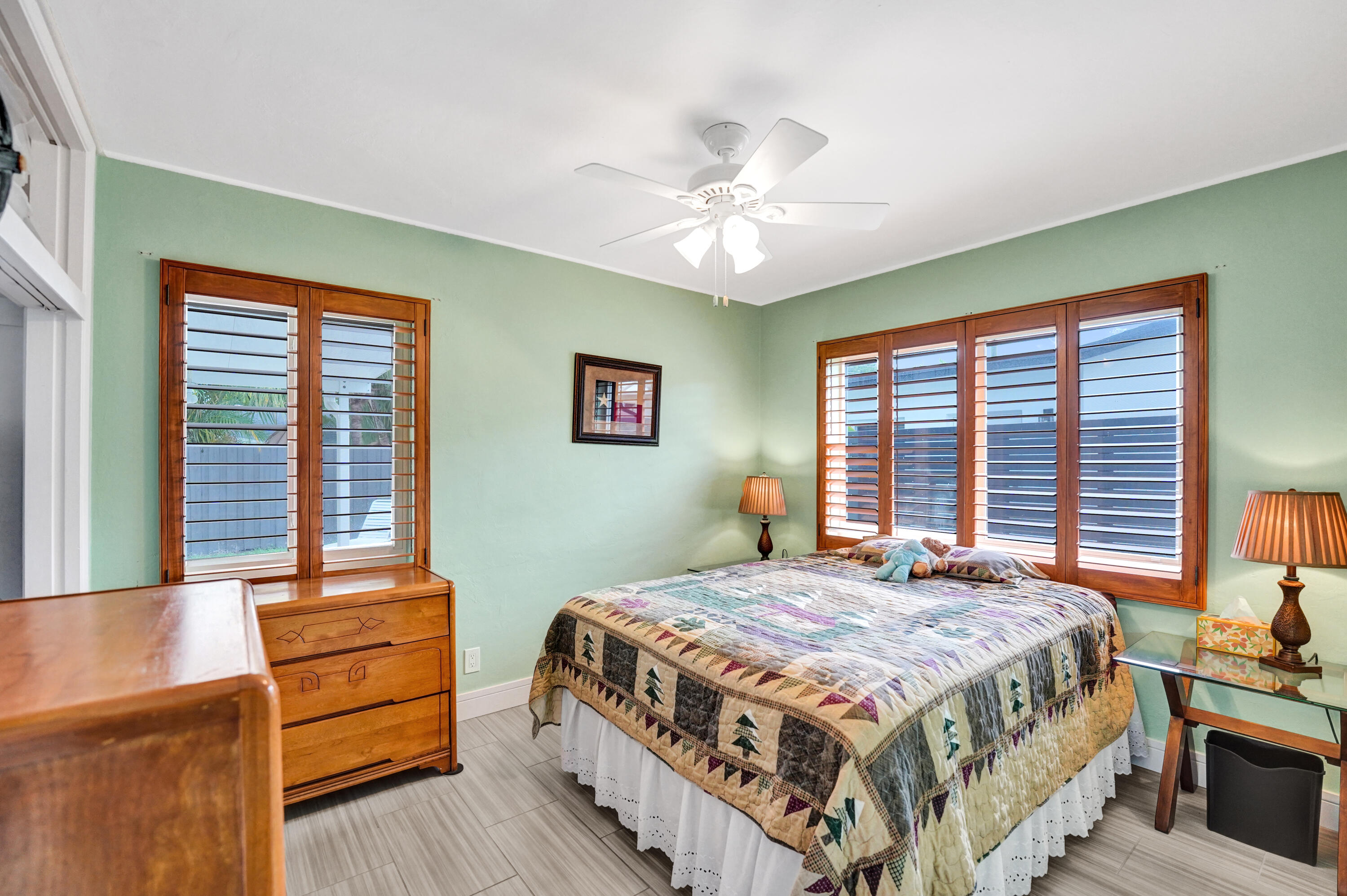 TROPICAL MANORS - Residential