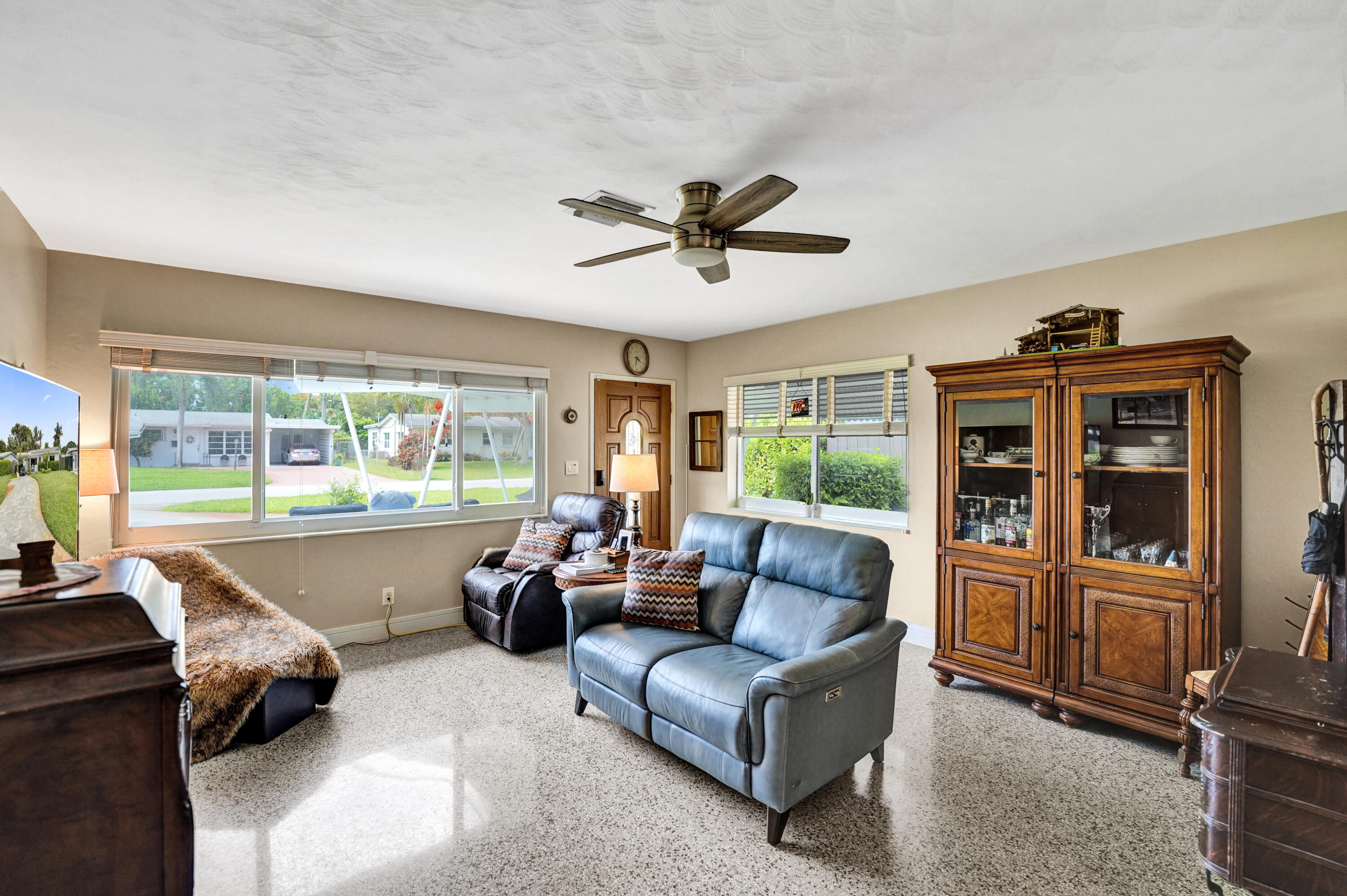 TROPICAL MANORS - Residential