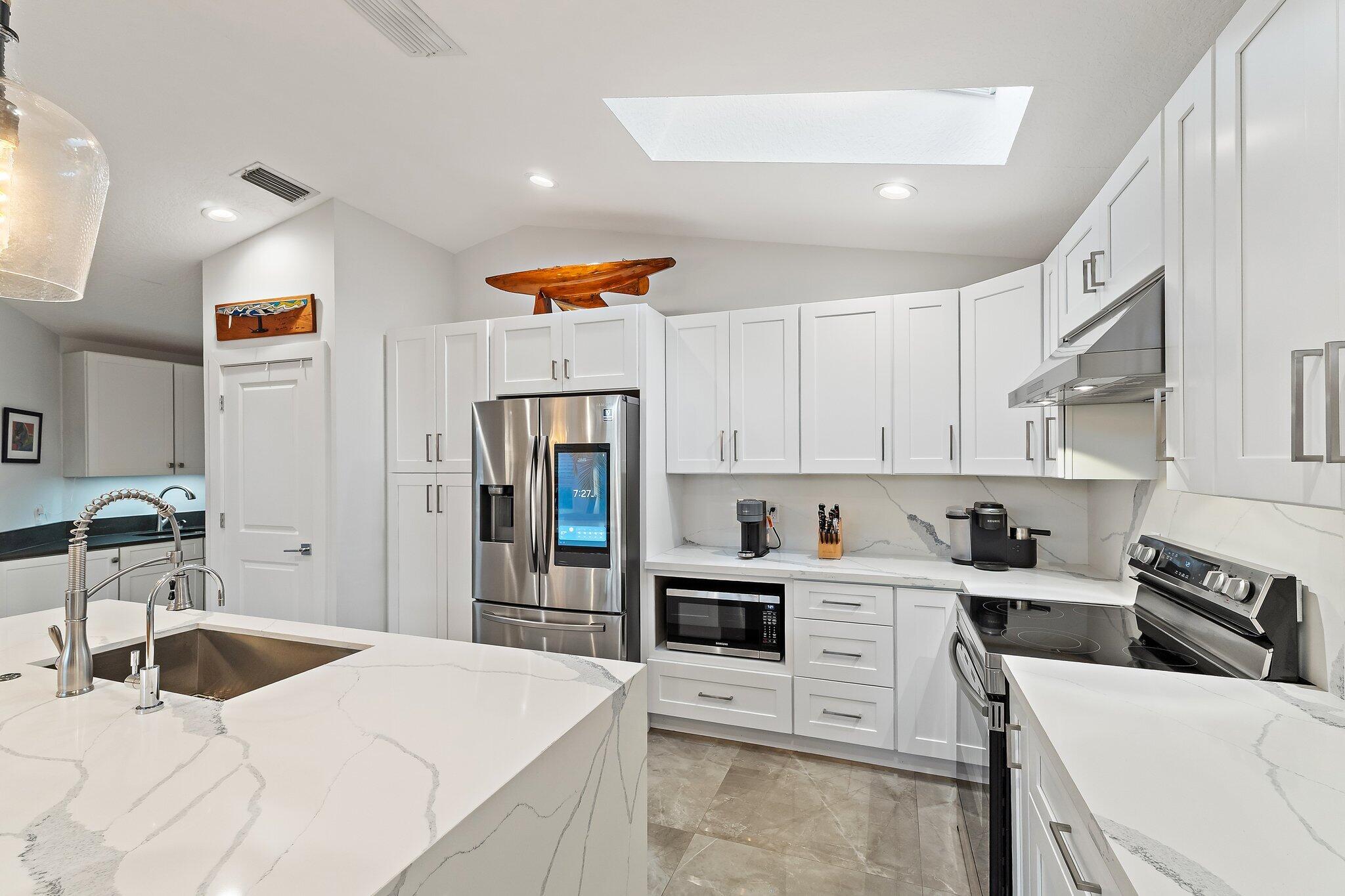 NORTH HOBE SOUND SHORES - Residential