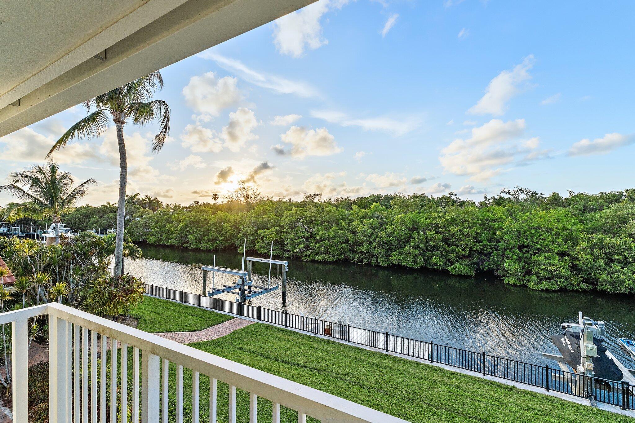 NORTH HOBE SOUND SHORES - Residential