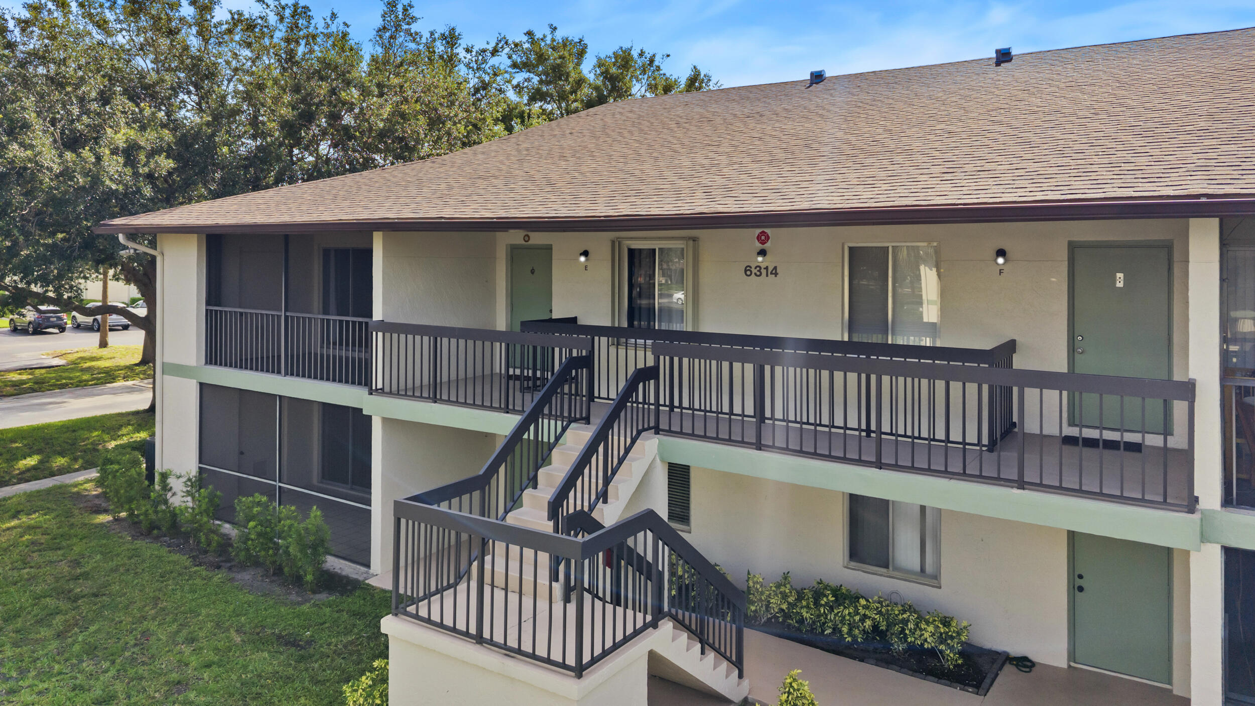 Beautifully updated 2BR/2BA condo located in the desirable Chasewood community in Jupiter, FL. This unit features soaring vaulted ceilings, stylish finishes, and a private screened balcony perfect for enjoying morning coffee or relaxing at sunset. The updated kitchen with granite countertops overlooks the open living and dining areas. Tile flooring runs throughout the main living areas and bathrooms, with laminate flooring in the bedrooms.  Just a short walk to the community pool and tennis courts, offering true resort-style convenience. Ideally located minutes from shopping, dining, parks, hospitals, major highways, and beautiful beaches. Roof replaced in 2022, with A/C and water heater 2025.