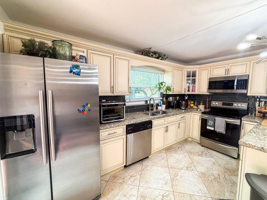 VILLAS AT WOODLAND GREENS - Residential