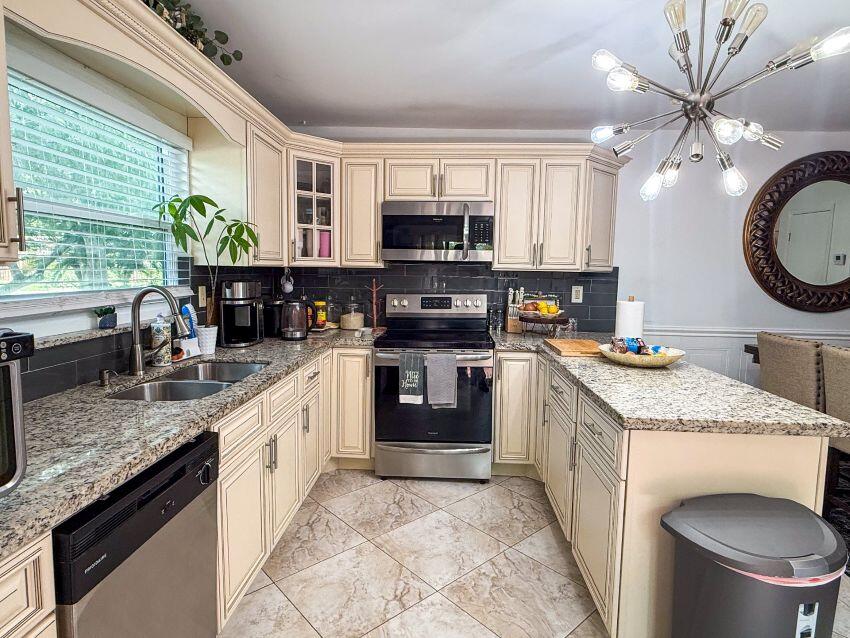 VILLAS AT WOODLAND GREENS - Residential