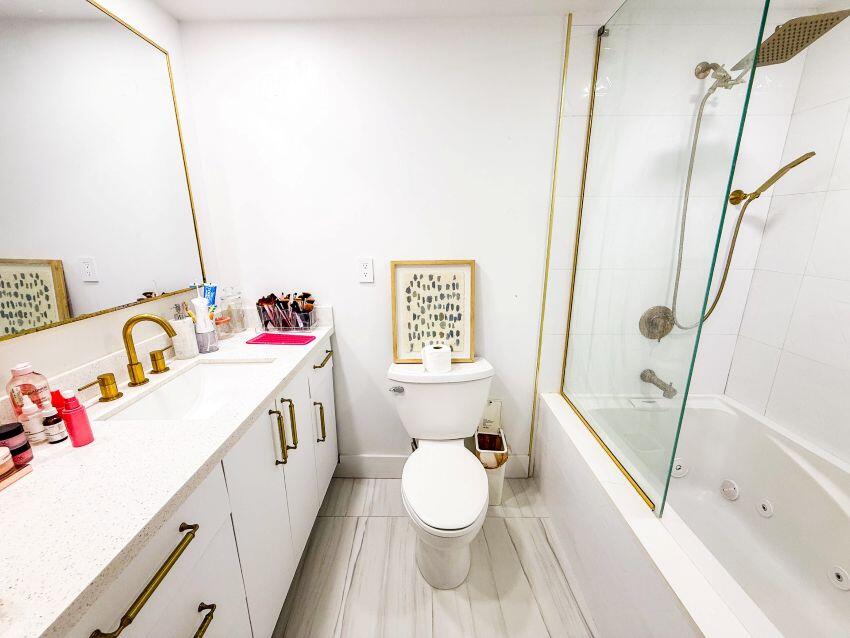 VILLAS AT WOODLAND GREENS - Residential