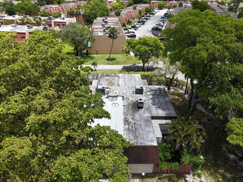 VILLAS AT WOODLAND GREENS - Residential