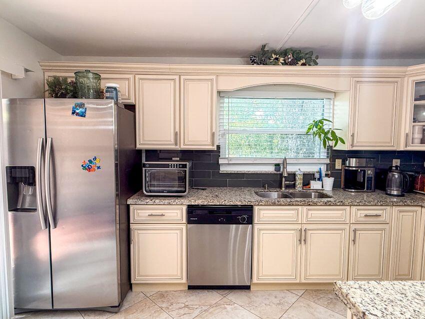 VILLAS AT WOODLAND GREENS - Residential
