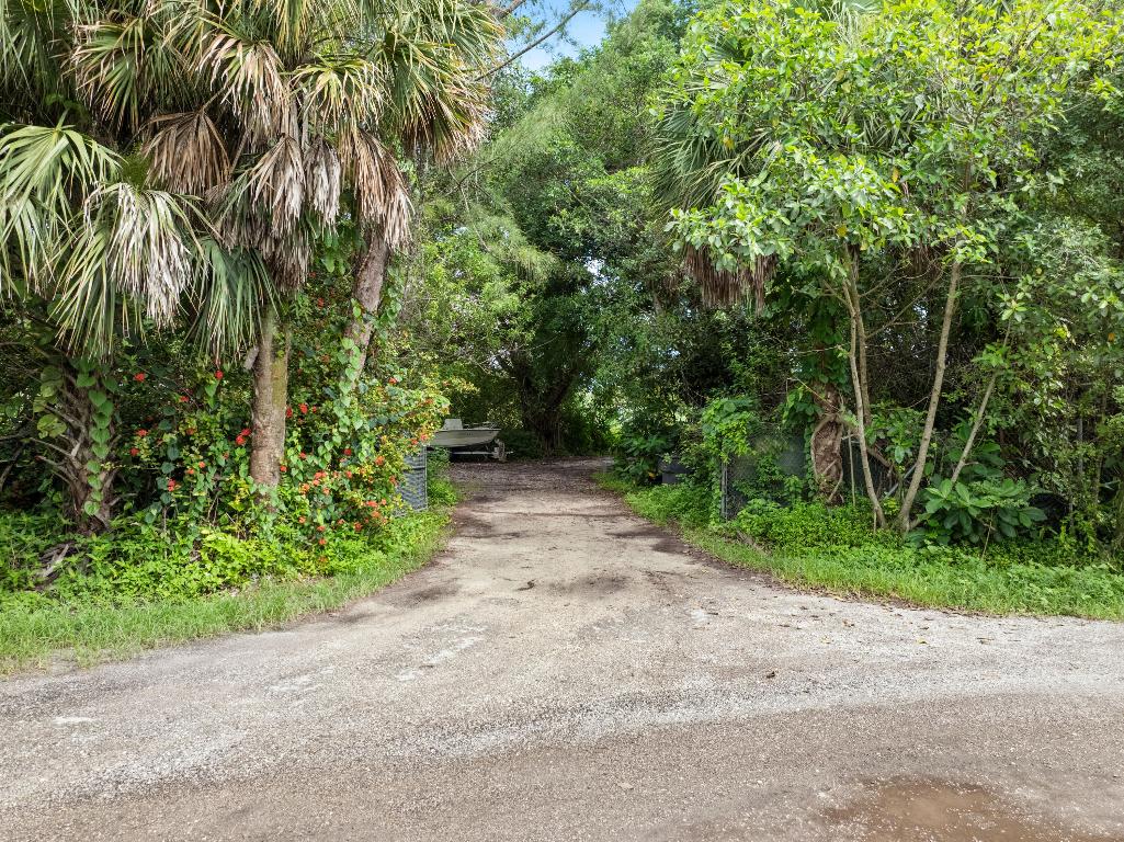 PALM BEACH FARMS CO 3 - Land