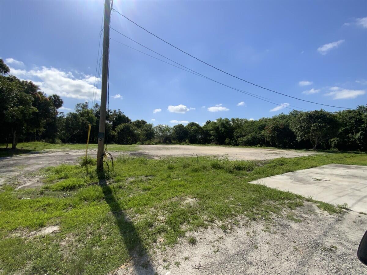 ACREAGE - Land