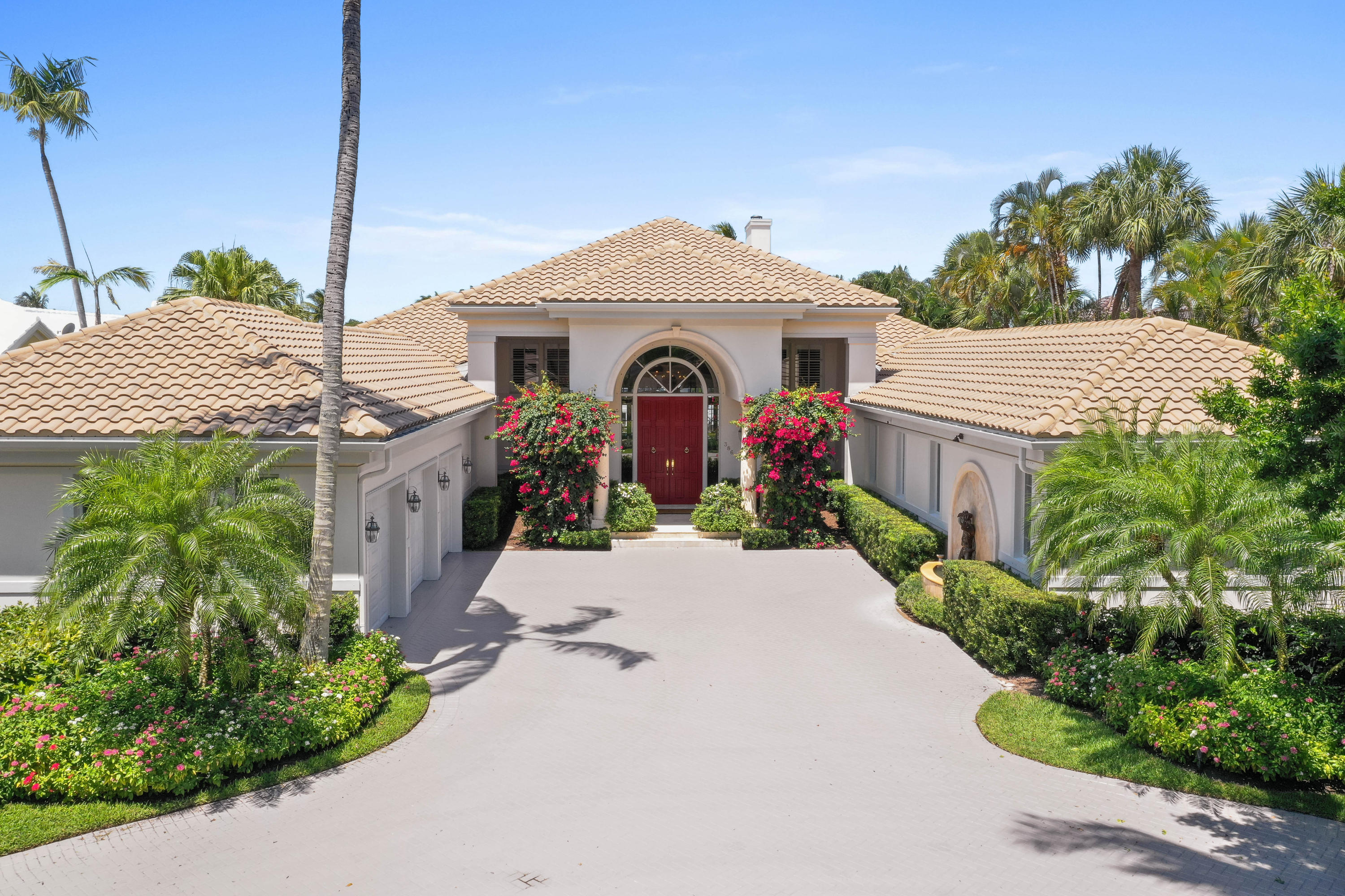 A truly unique custom built executive, single story home on over half an acre with wide water views looking down three
interior waterways, very close to ICW.  Volume ceilings with a great feeling of open space.All generous sized rooms, five
bedrooms, six and one half bathsrooms, a unique guest house and a large 38 x18nsalt water pool.  Outdoor kitchen and a dock that will accomodate a 75 ft boat.  Take a good look at this.  You will buy it !!