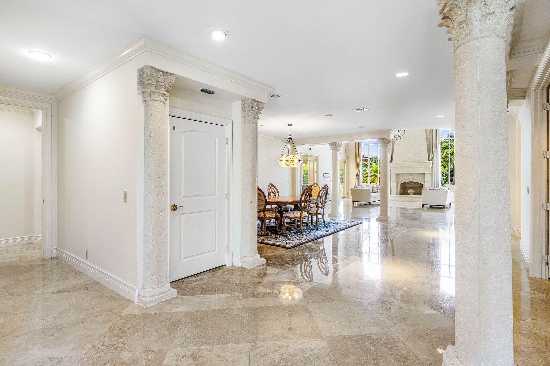 ROYAL PALM YACHT & COUNTRY CLUB - Residential