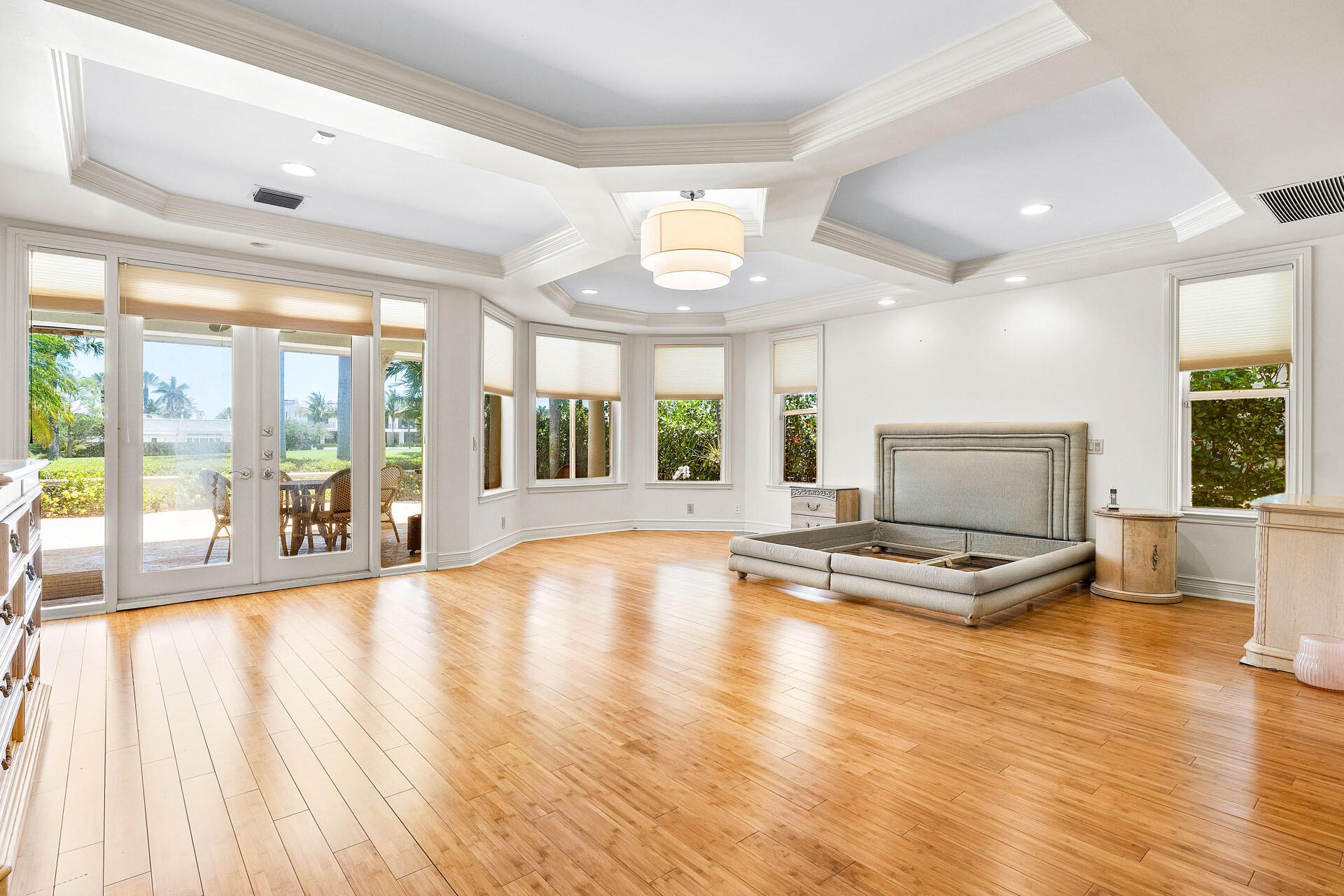 ROYAL PALM YACHT & COUNTRY CLUB - Residential