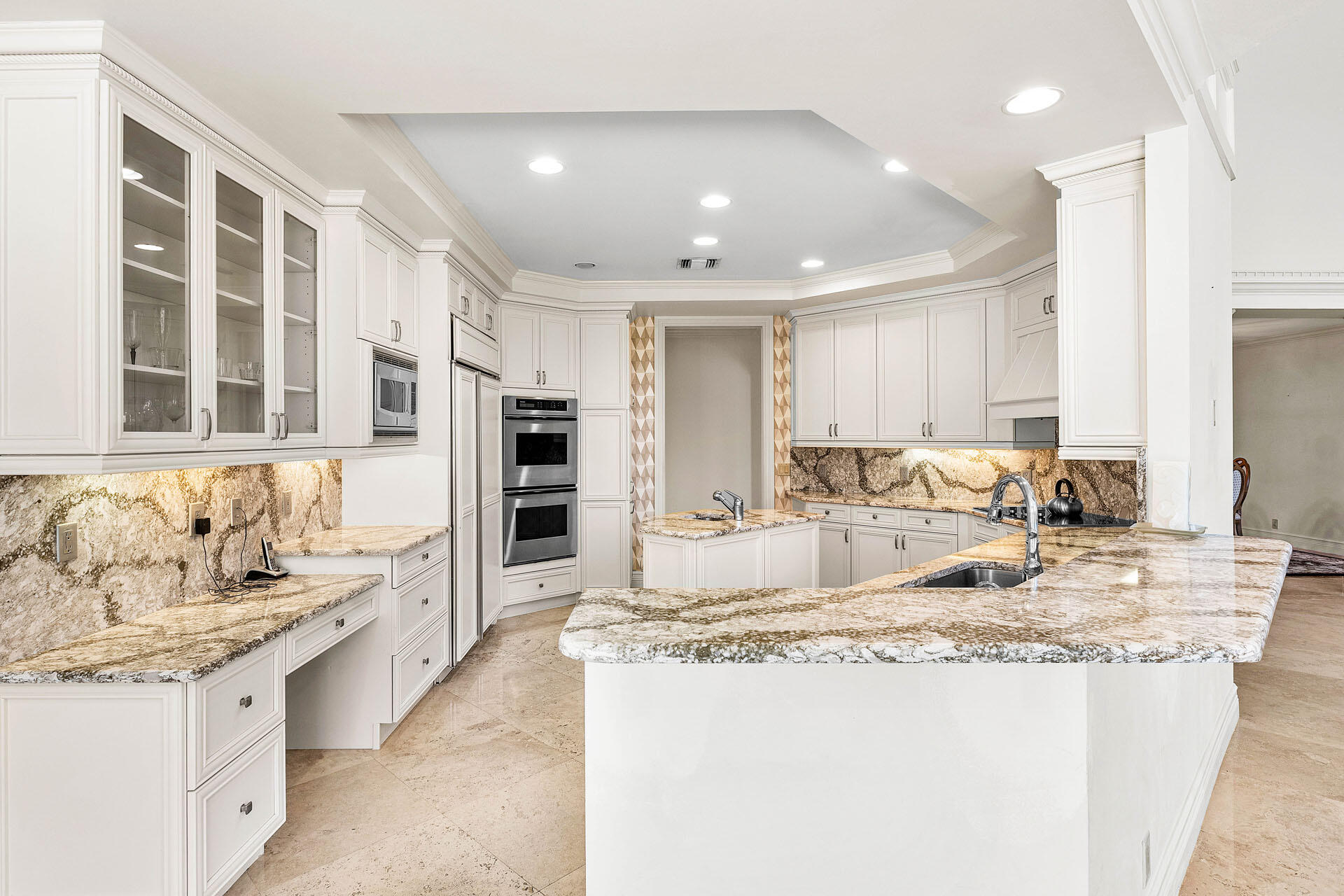 ROYAL PALM YACHT & COUNTRY CLUB - Residential