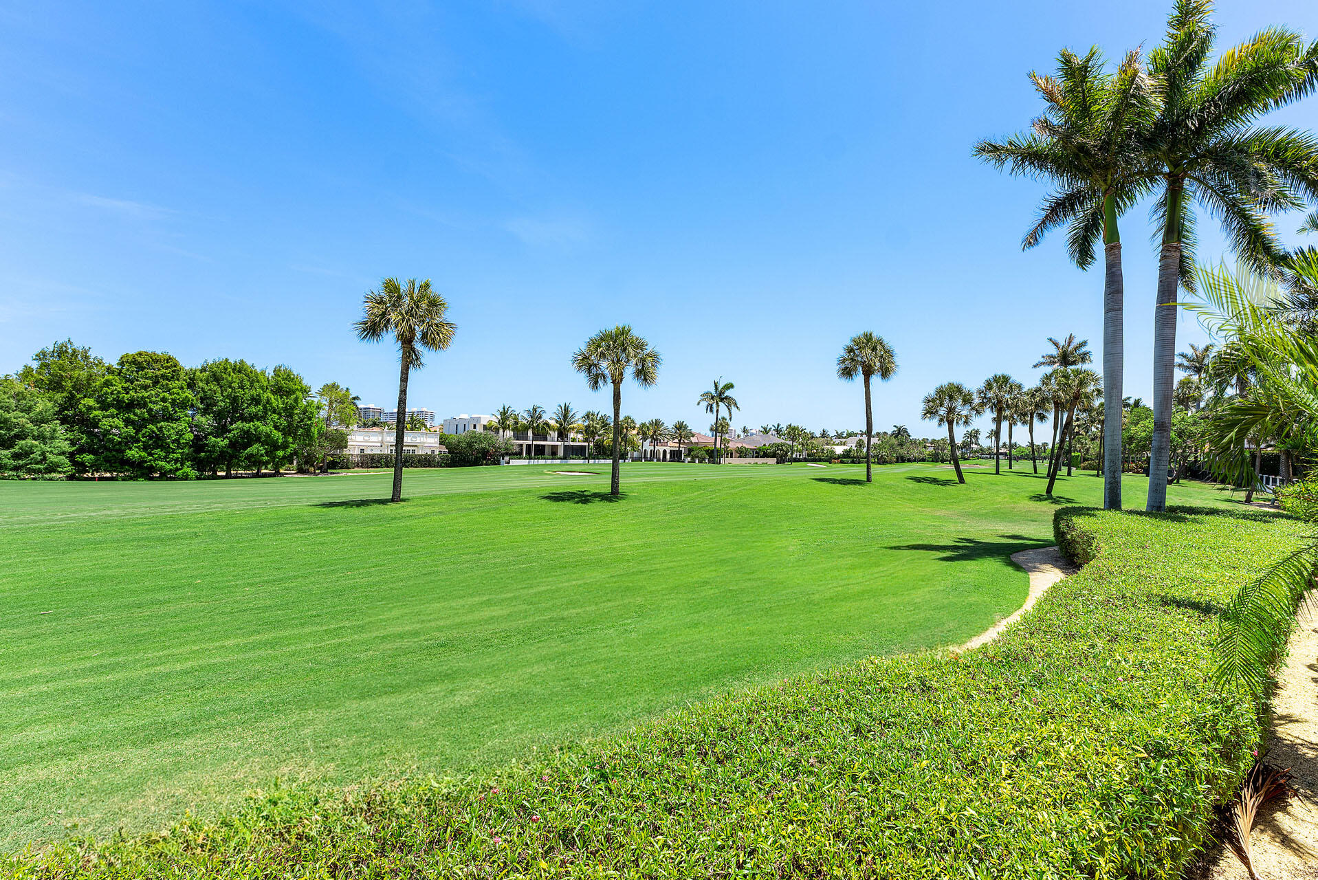 ROYAL PALM YACHT & COUNTRY CLUB - Residential