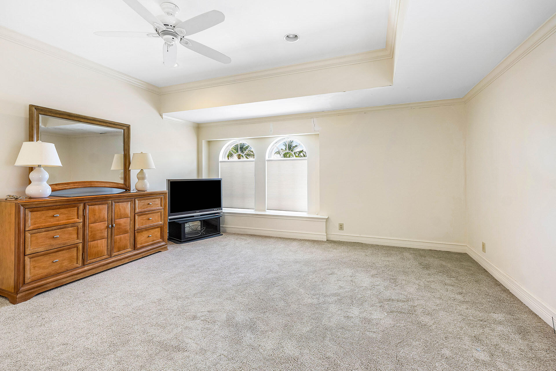 ROYAL PALM YACHT & COUNTRY CLUB - Residential